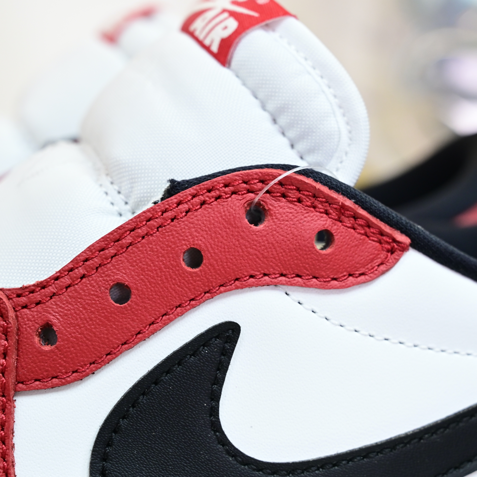 Air Jordan 1 RETRO LOW OG“Black Muslin Varsity Red” HQ6998-600