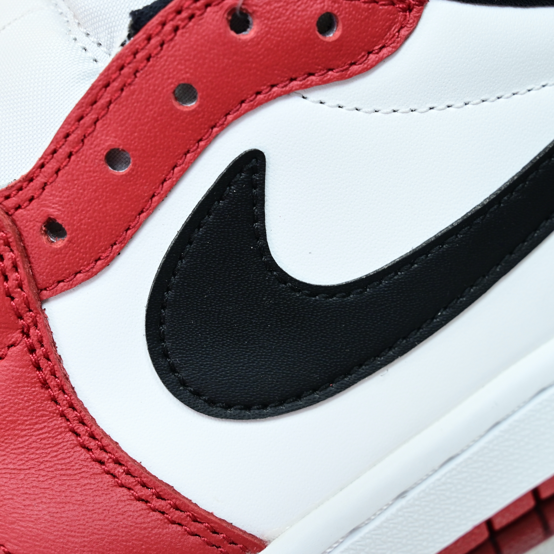 Air Jordan 1 RETRO LOW OG“Black Muslin Varsity Red” HQ6998-600