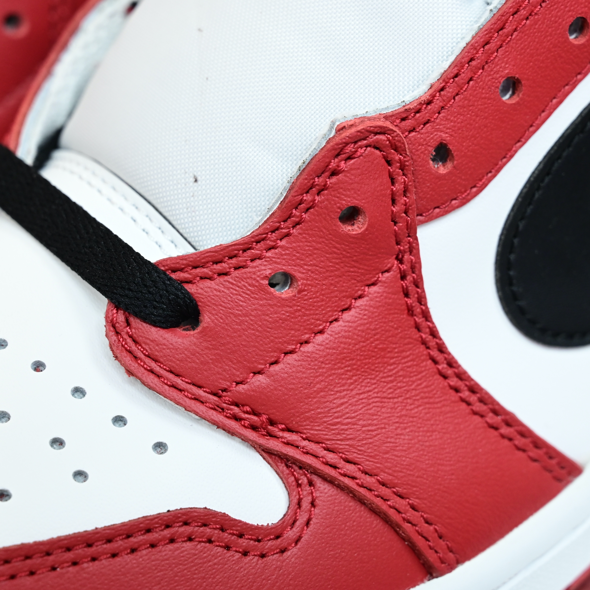 Air Jordan 1 RETRO LOW OG“Black Muslin Varsity Red” HQ6998-600