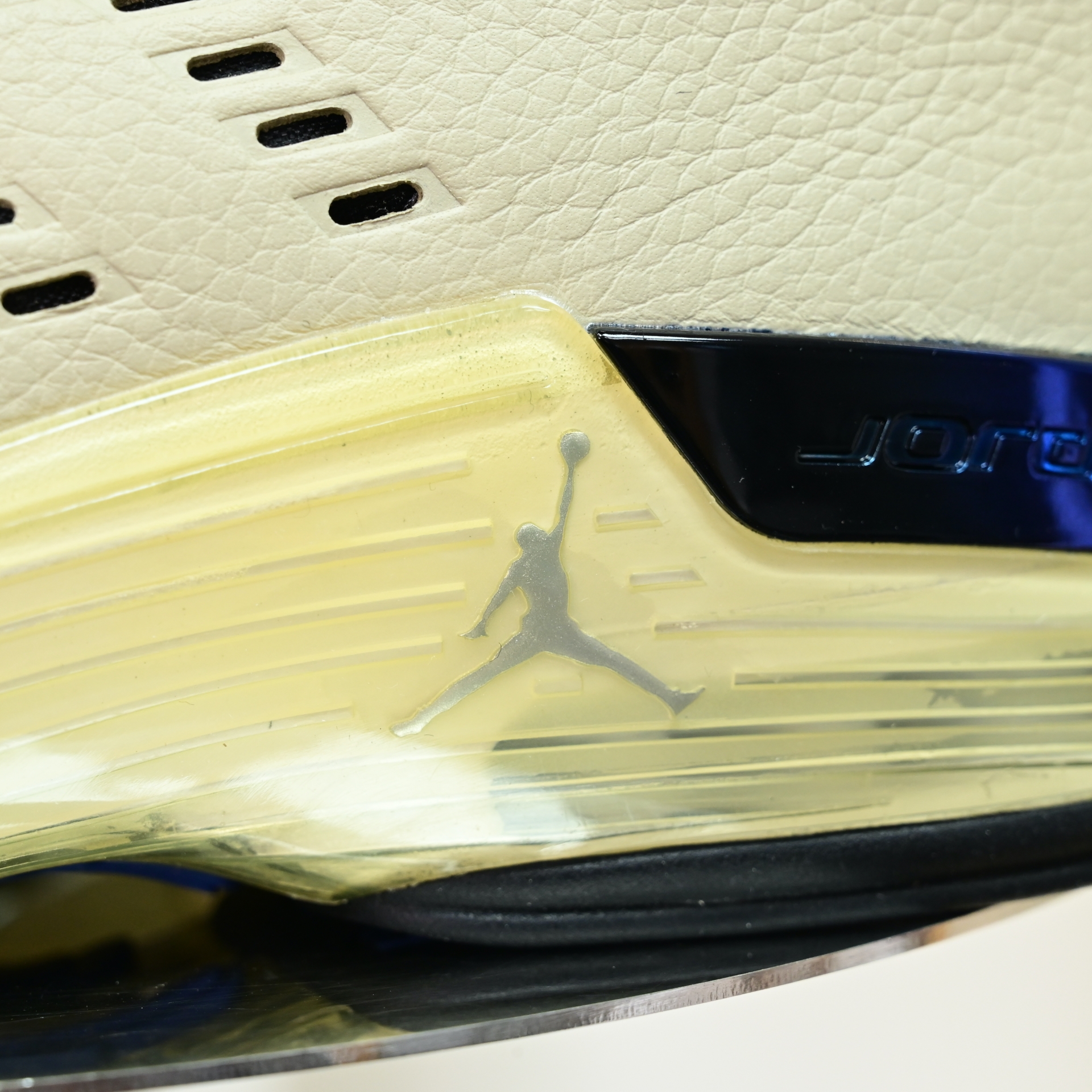 INFINITE ARCHIVES x  Air Jordan 17 Low  IH0177-200