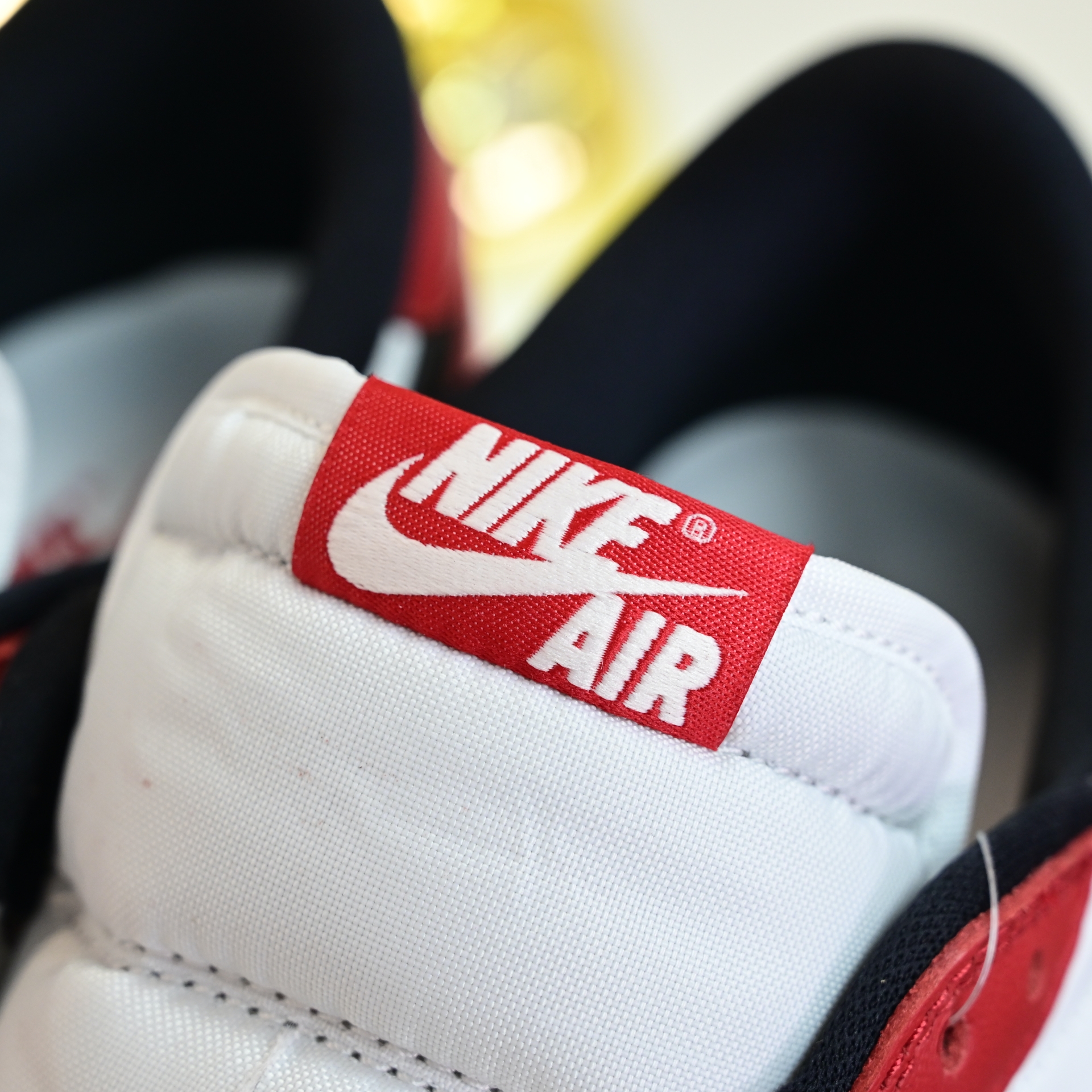 Air Jordan 1 RETRO LOW OG“Black Muslin Varsity Red” HQ6998-600