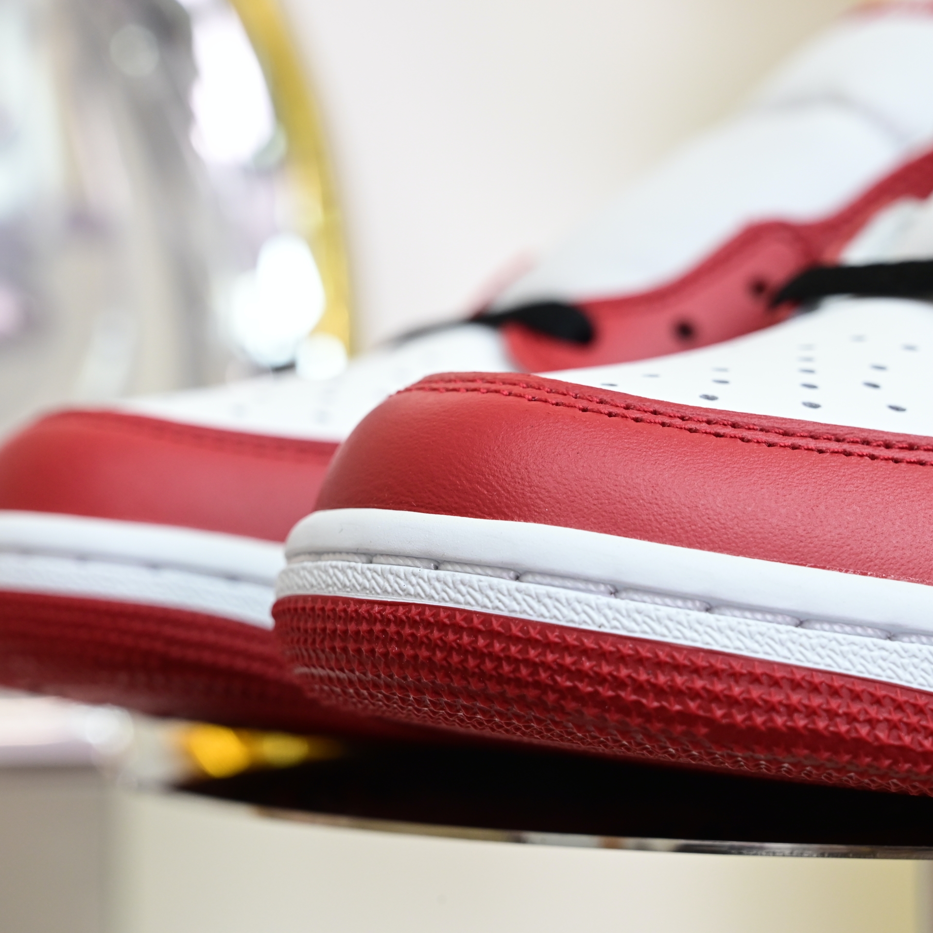 Air Jordan 1 RETRO LOW OG“Black Muslin Varsity Red” HQ6998-600