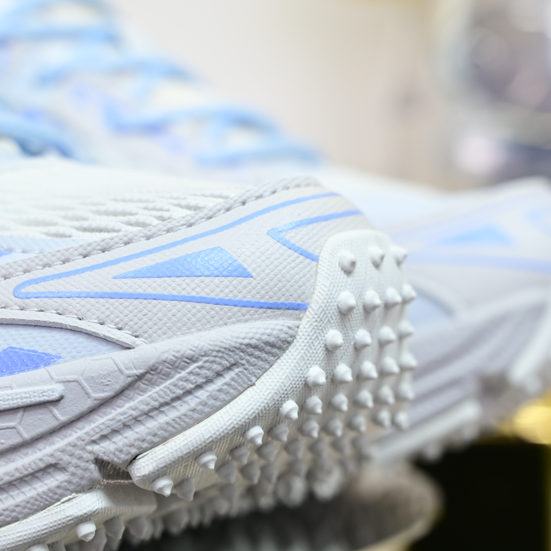 OFF-WHITE BE RIGHT BACK