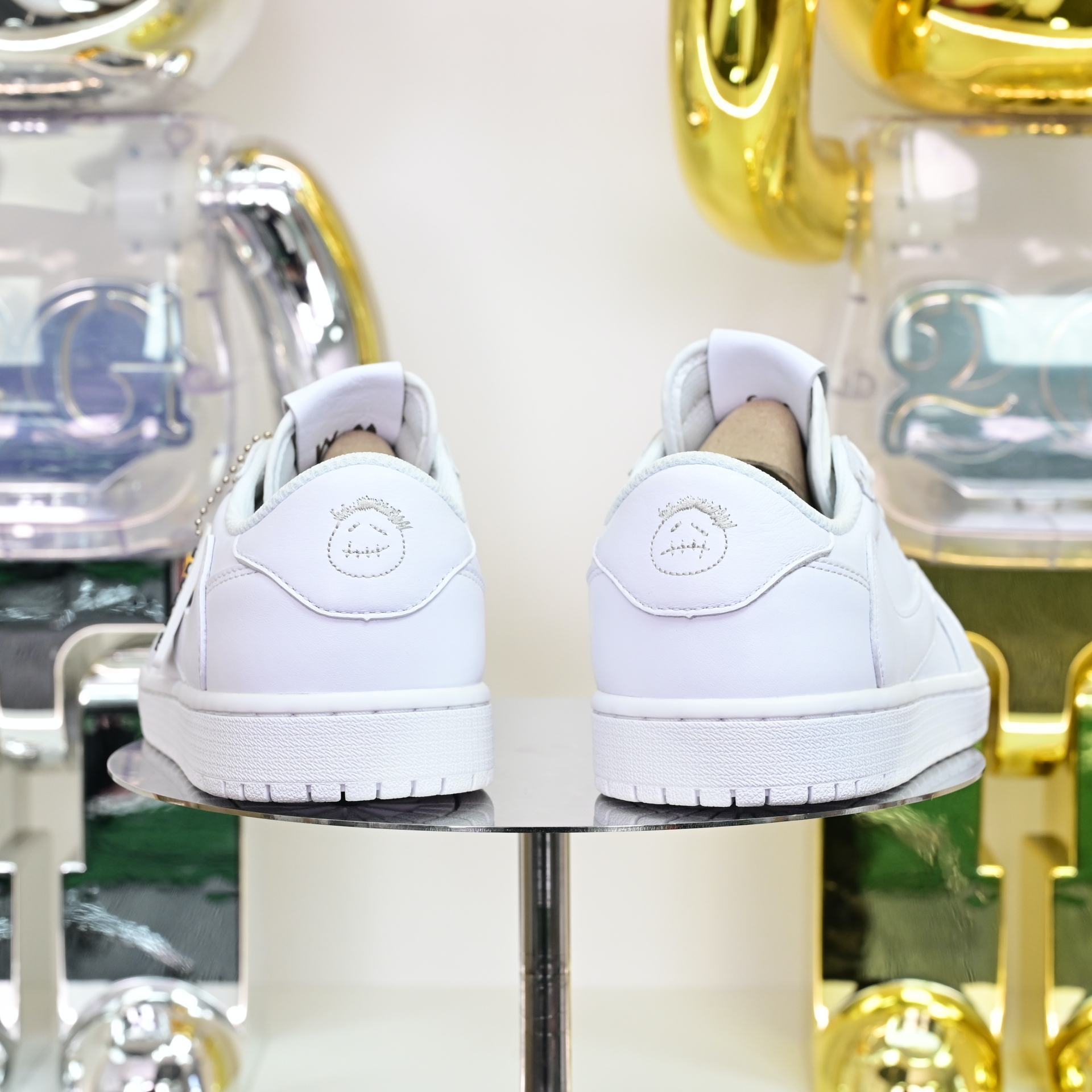 Travis Scott  x Air Jordan 1 TD1228-111