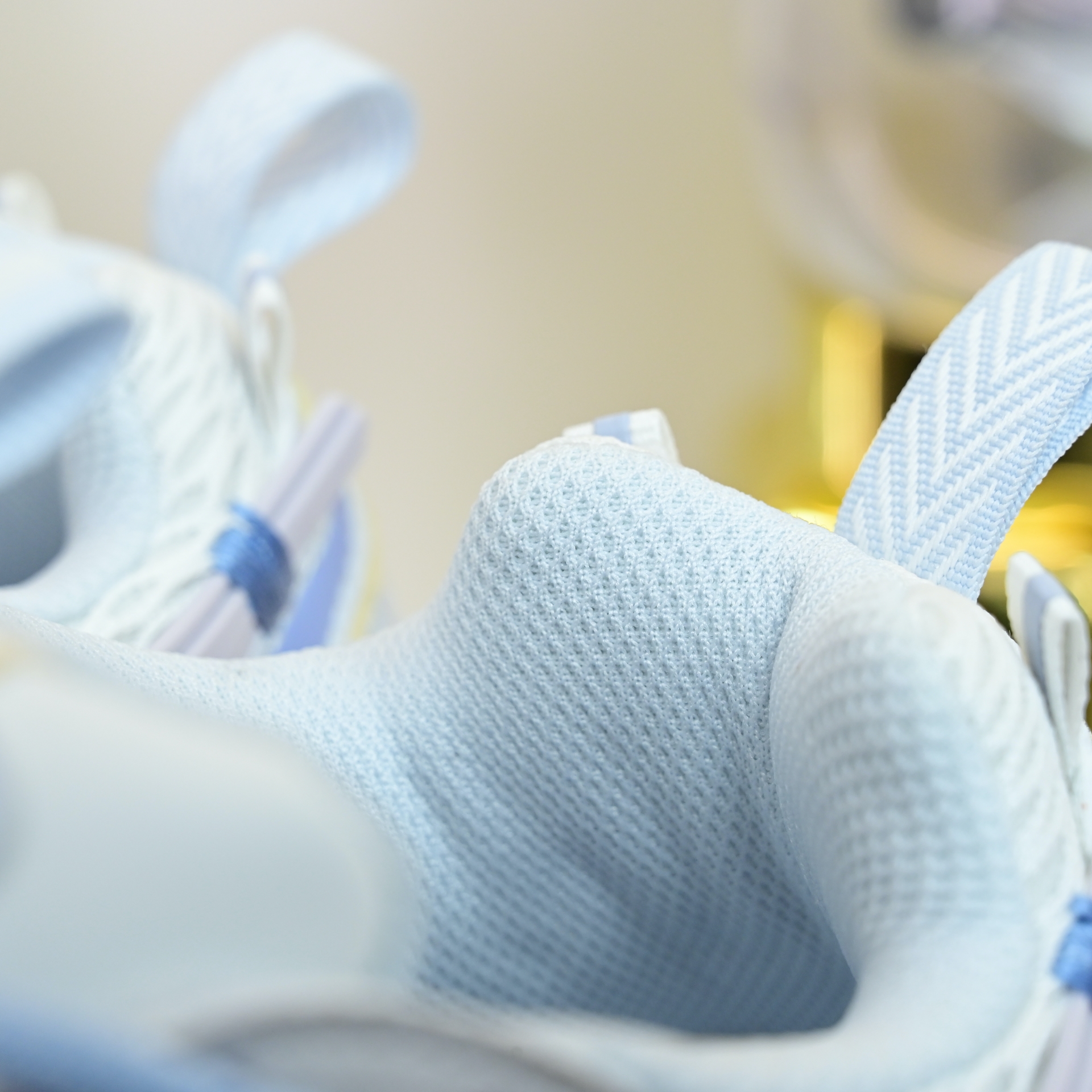 OFF-WHITE BE RIGHT BACK