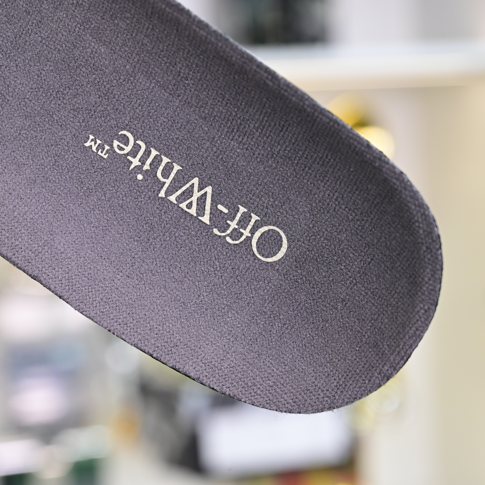 OFF-WHITE BE RIGHT BACK