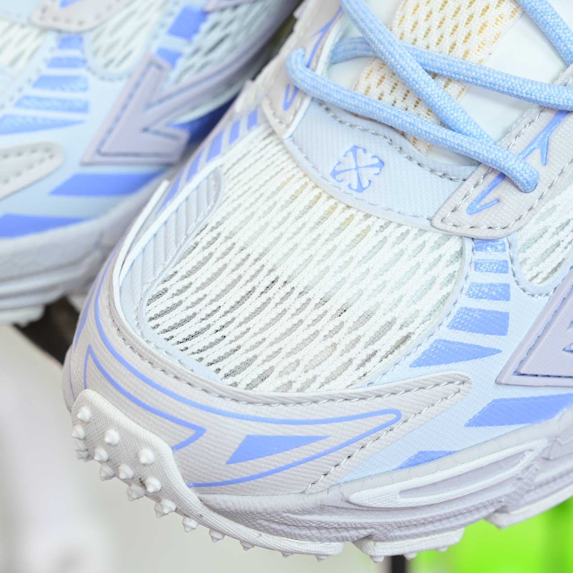 OFF-WHITE BE RIGHT BACK