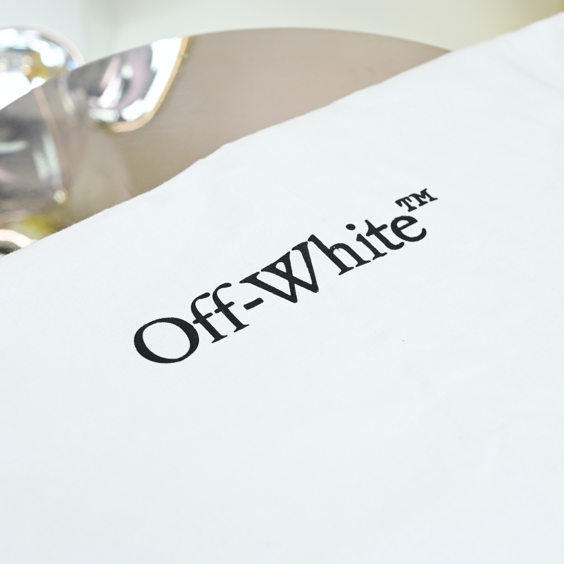 OFF-WHITE BE RIGHT BACK