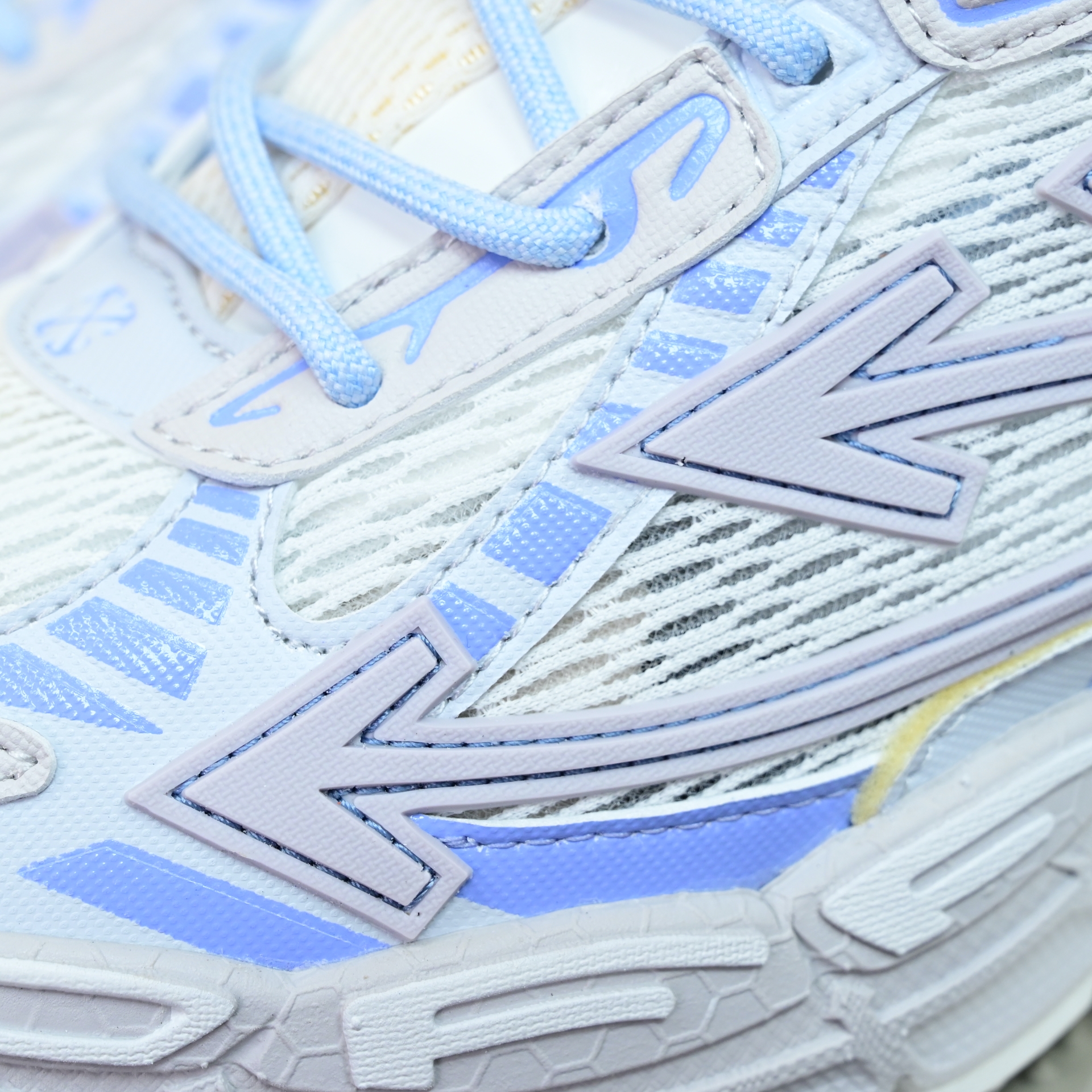 OFF-WHITE BE RIGHT BACK