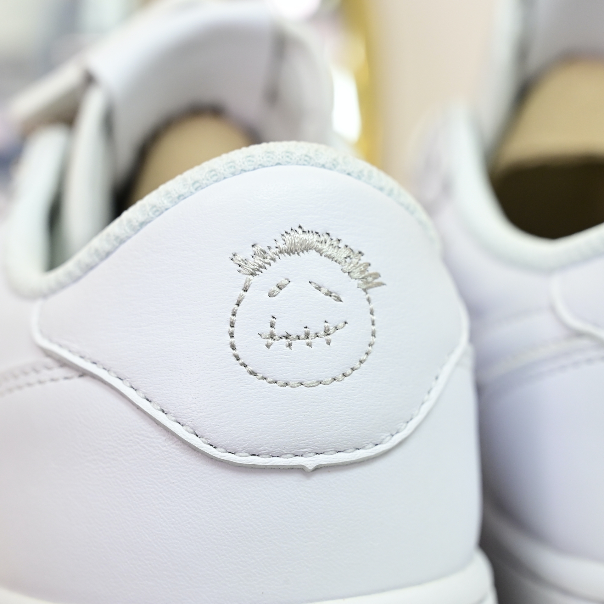 Travis Scott  x Air Jordan 1 TD1228-111