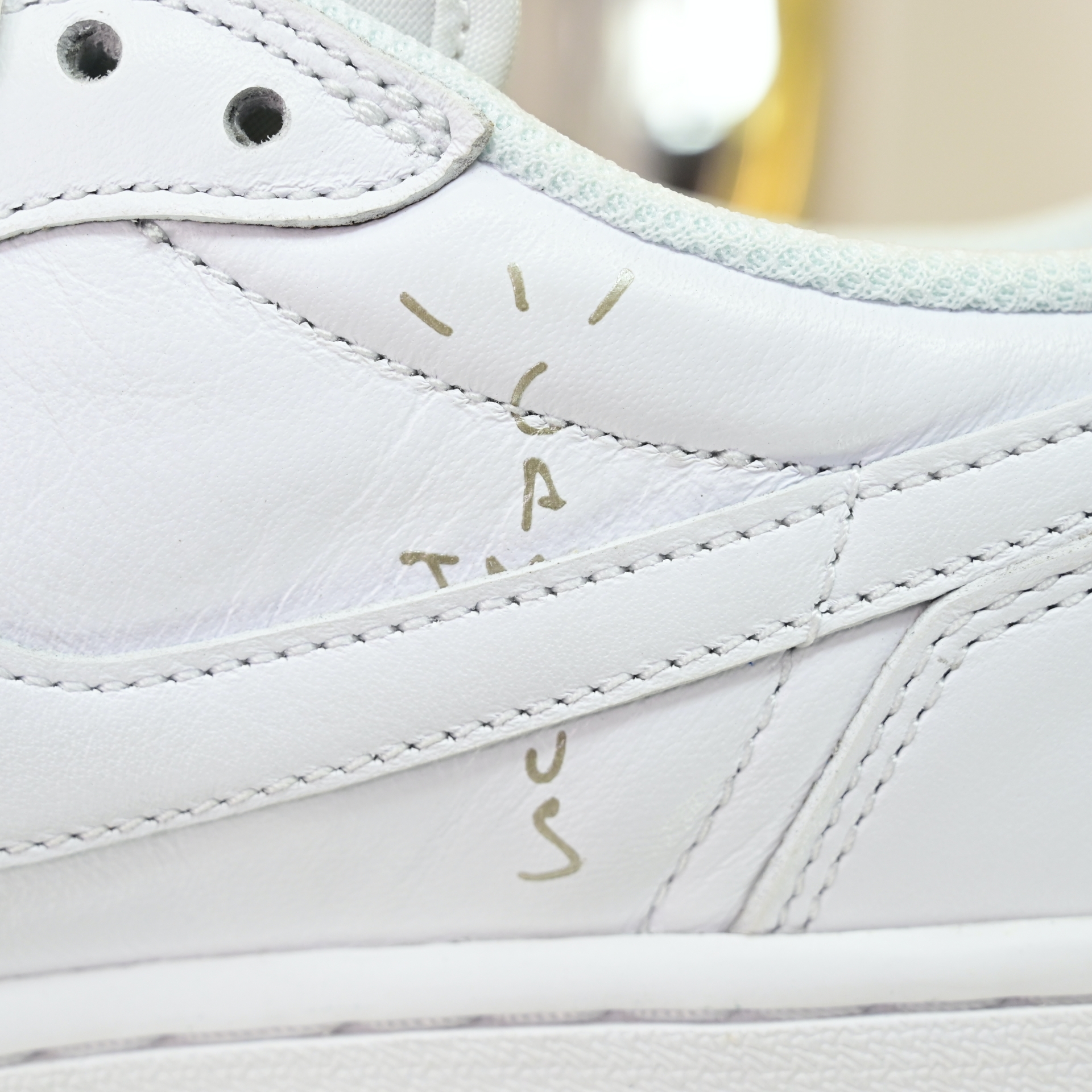 Travis Scott  x Air Jordan 1 TD1228-111