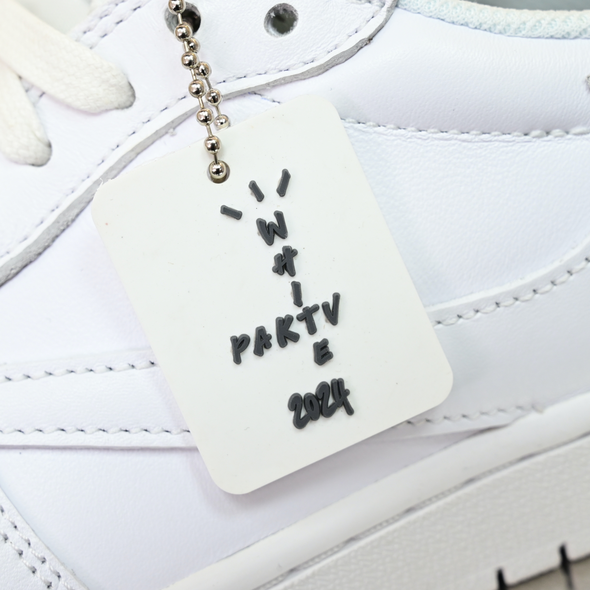 Travis Scott  x Air Jordan 1 TD1228-111