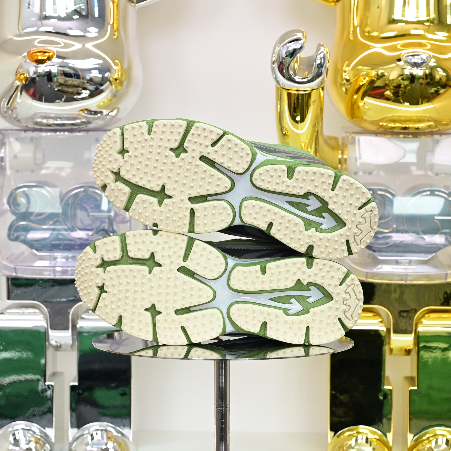 OFF-WHITE BE RIGHT BACK