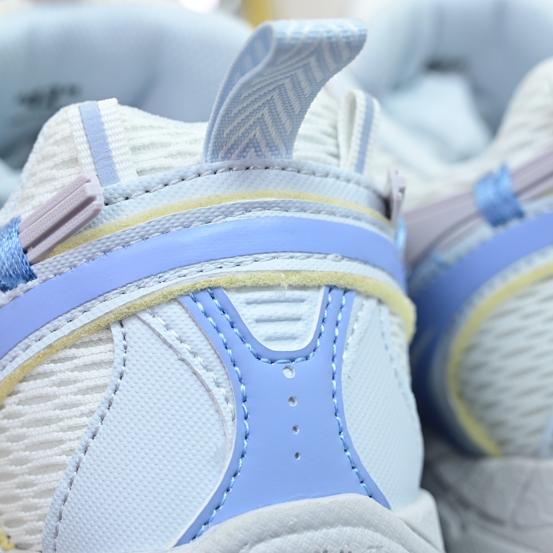 OFF-WHITE BE RIGHT BACK