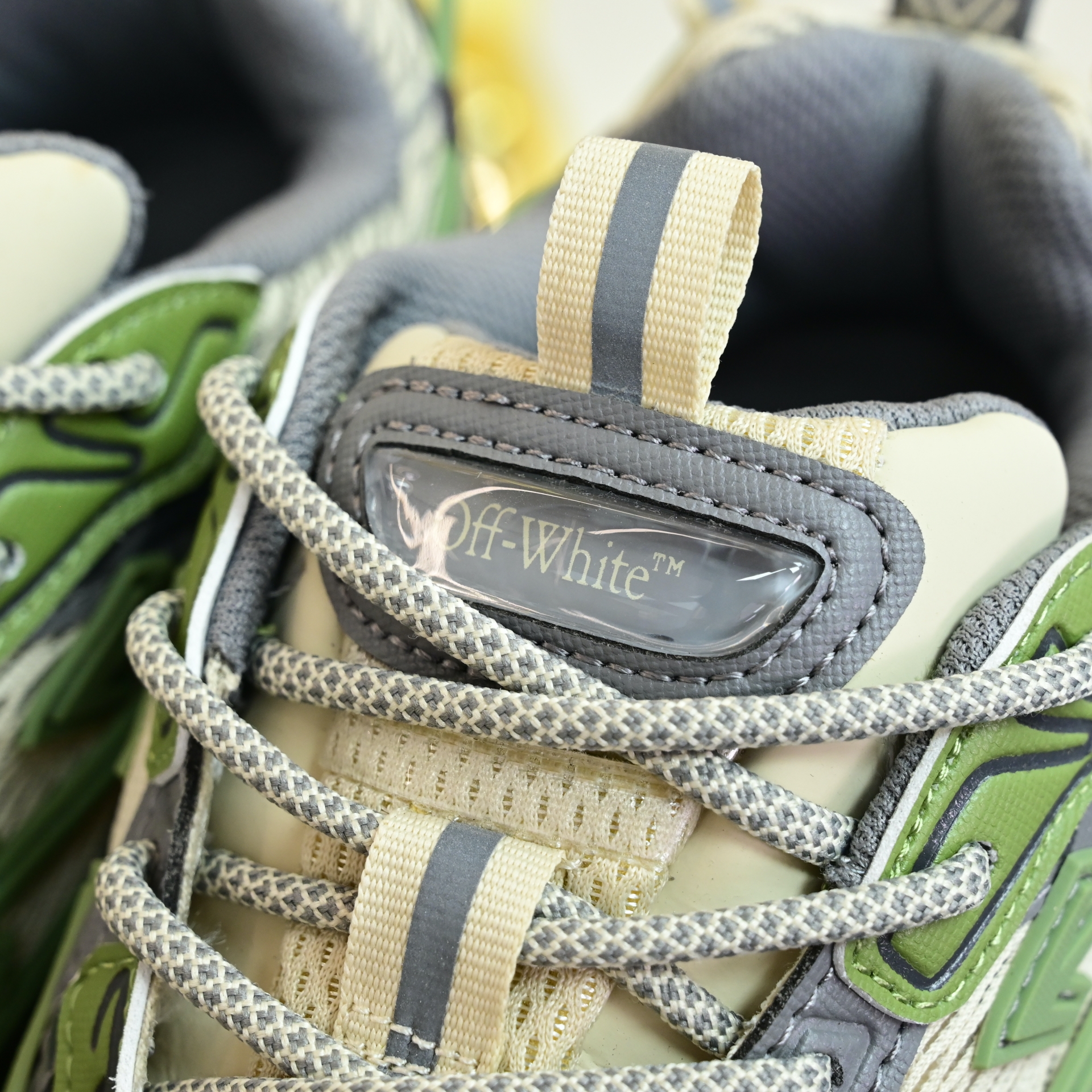 OFF-WHITE BE RIGHT BACK