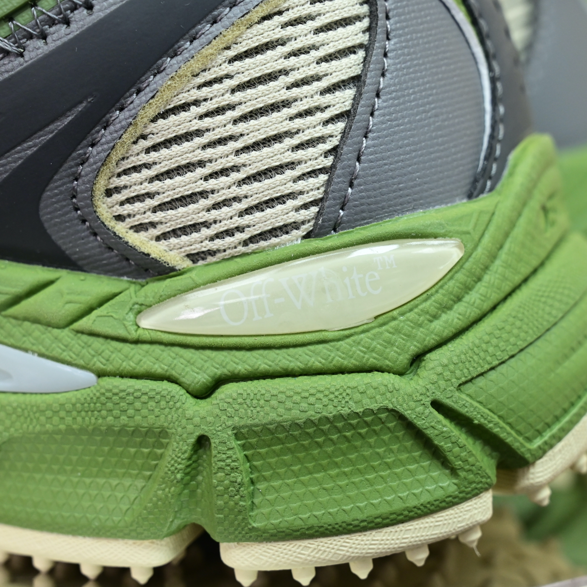 OFF-WHITE BE RIGHT BACK