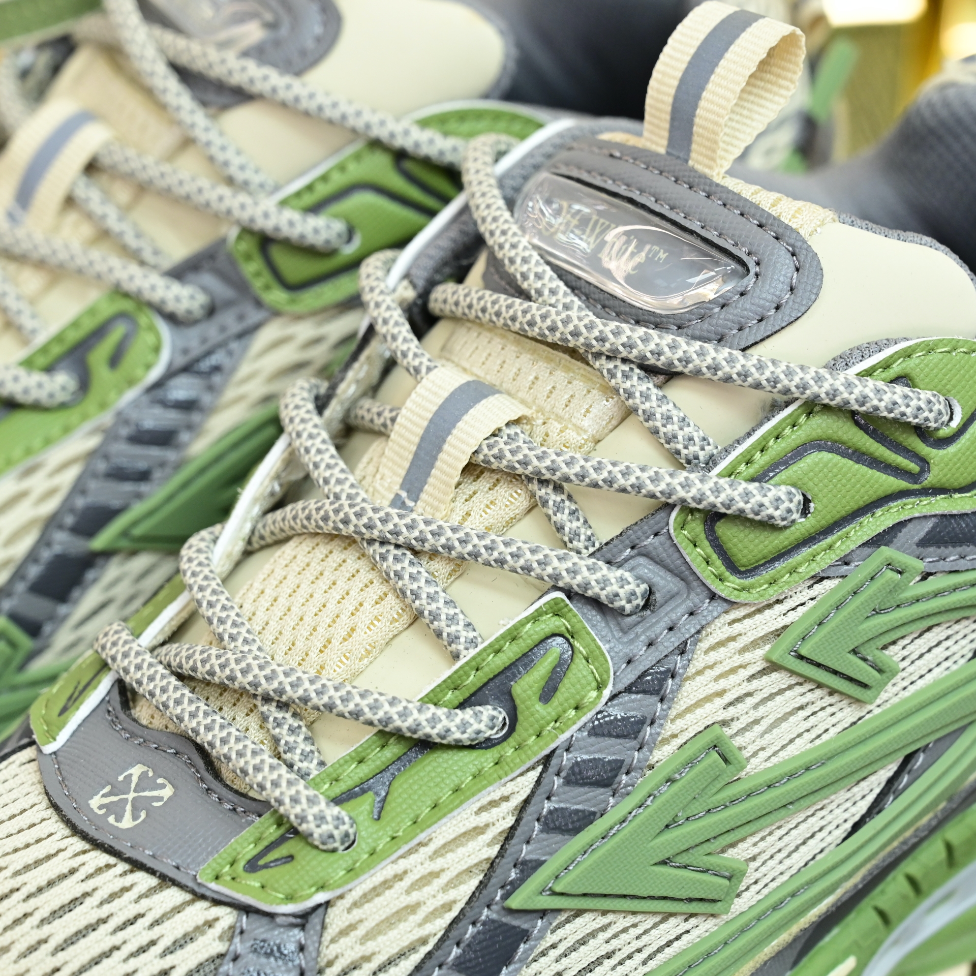 OFF-WHITE BE RIGHT BACK