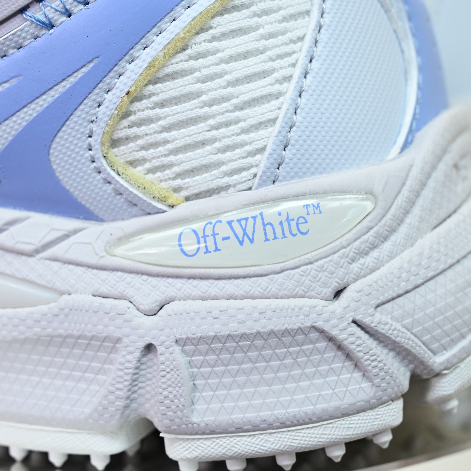 OFF-WHITE BE RIGHT BACK