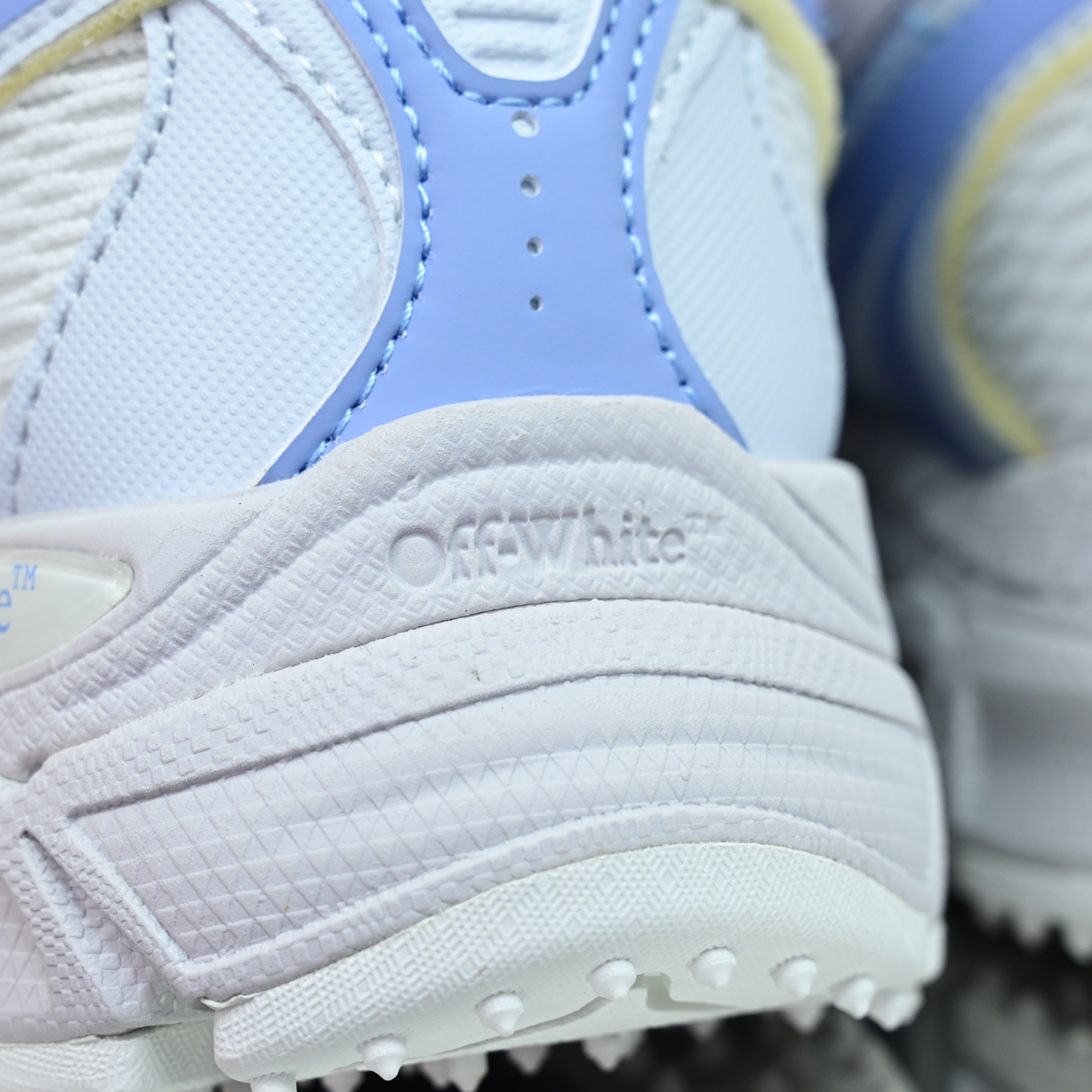 OFF-WHITE BE RIGHT BACK