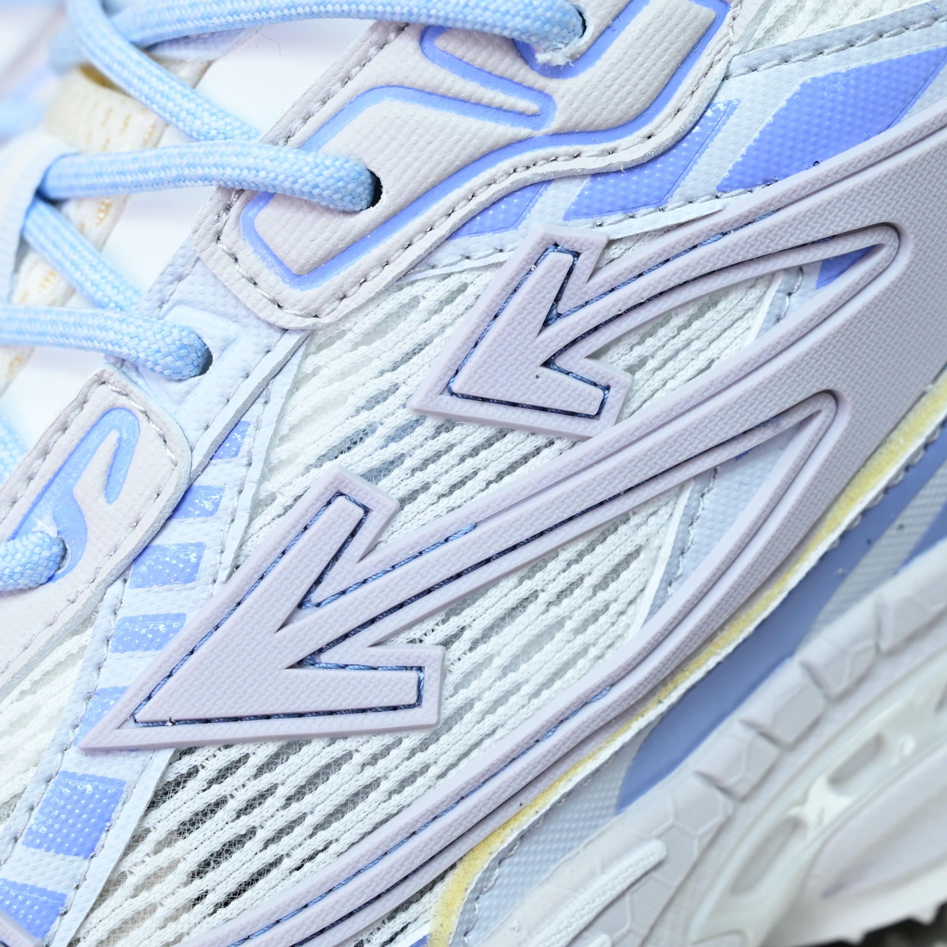 OFF-WHITE BE RIGHT BACK