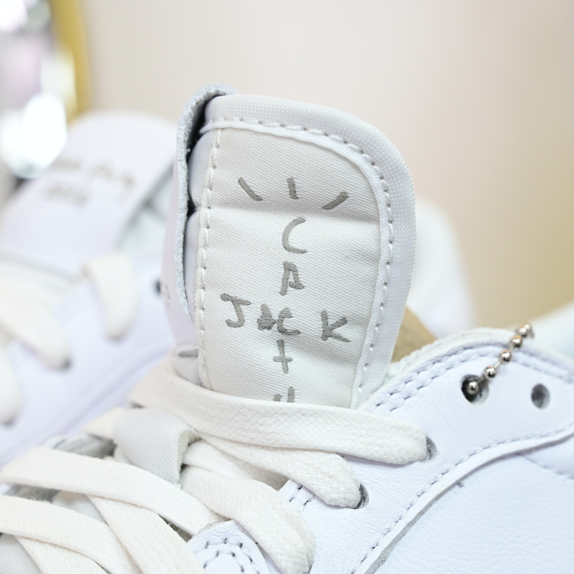 Travis Scott  x Air Jordan 1 TD1228-111