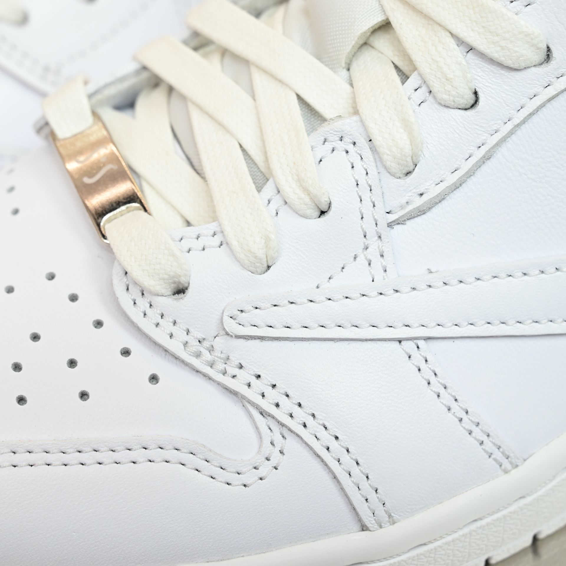 Travis Scott  x Air Jordan 1 TD1228-111