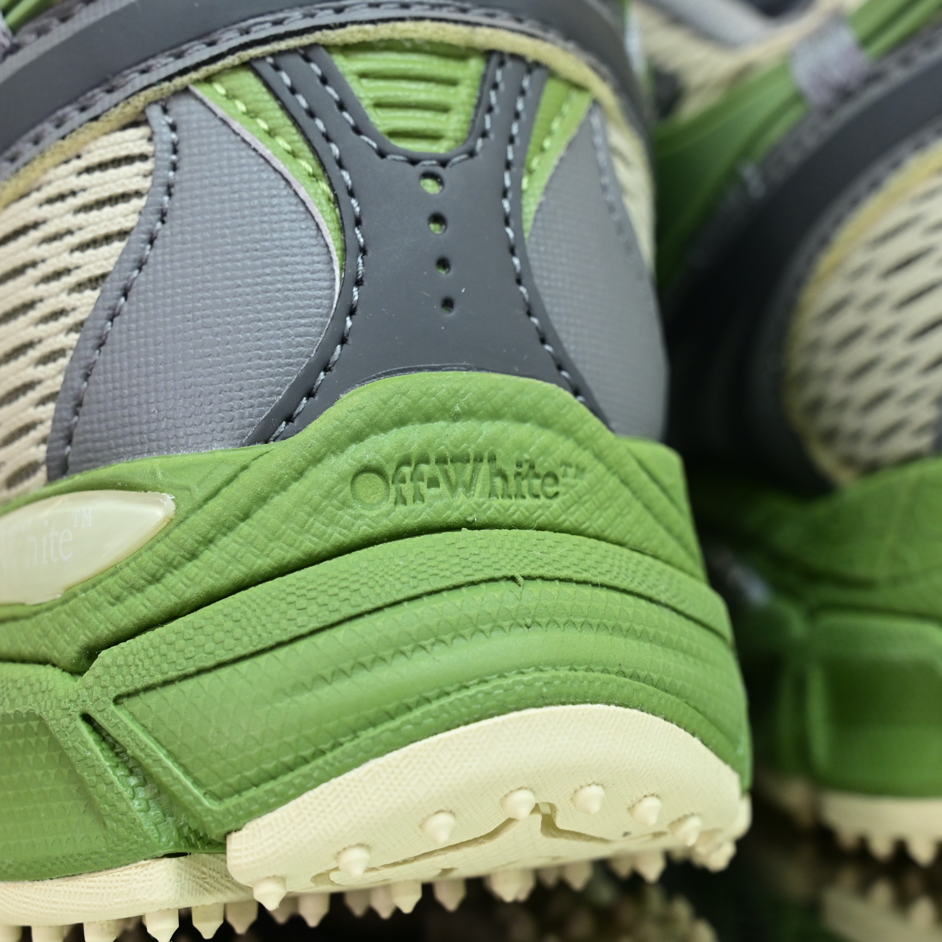 OFF-WHITE BE RIGHT BACK