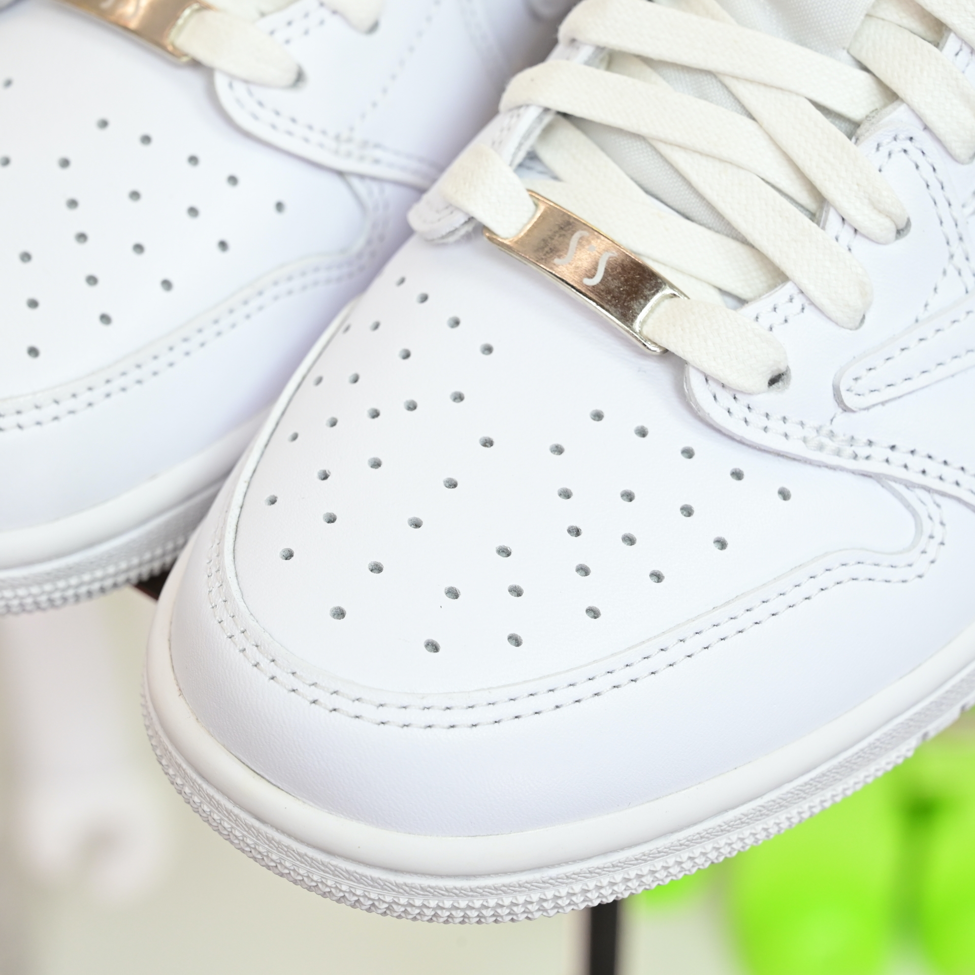 Travis Scott  x Air Jordan 1 TD1228-111