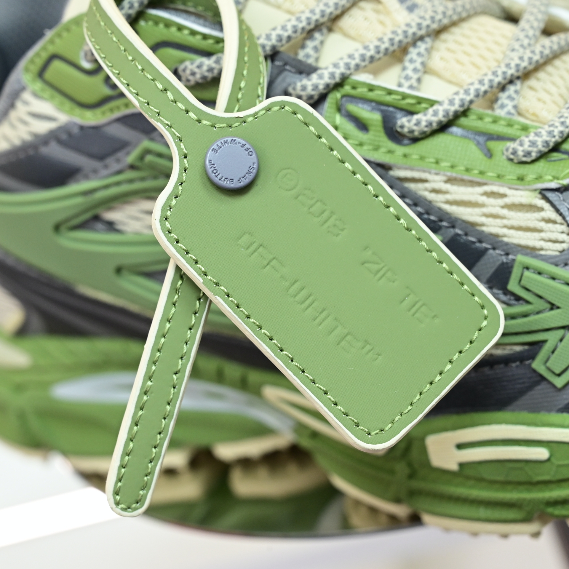 OFF-WHITE BE RIGHT BACK