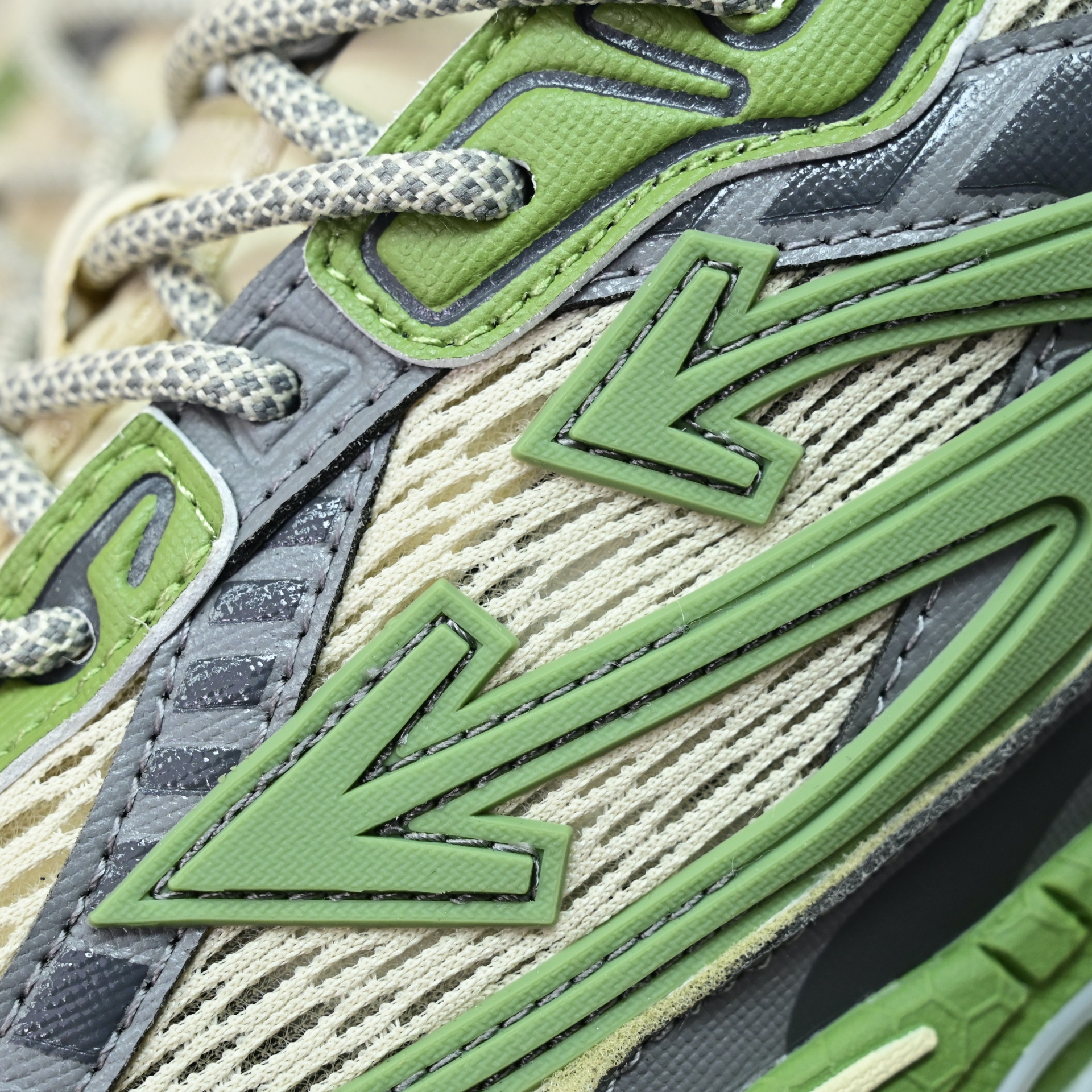 OFF-WHITE BE RIGHT BACK