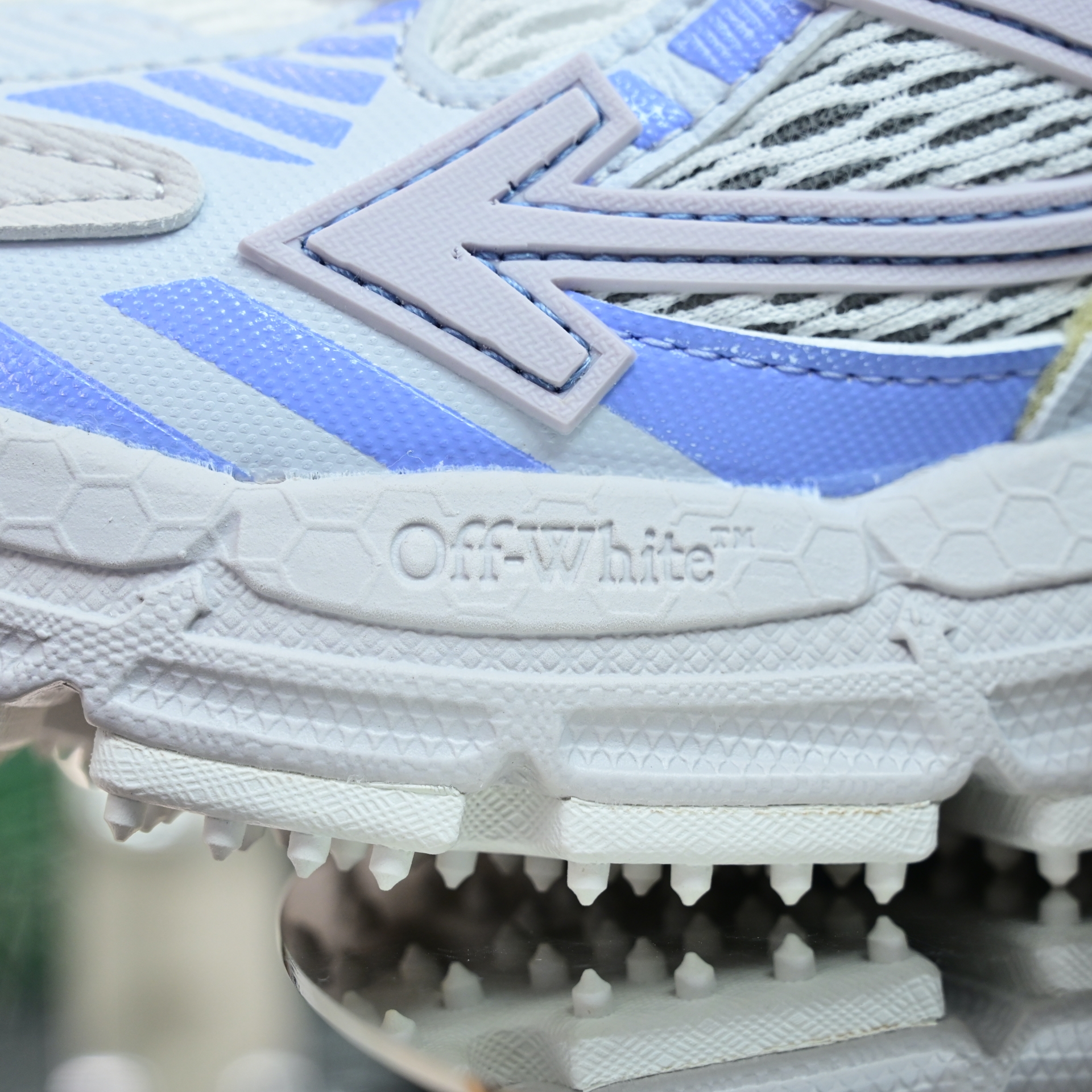 OFF-WHITE BE RIGHT BACK