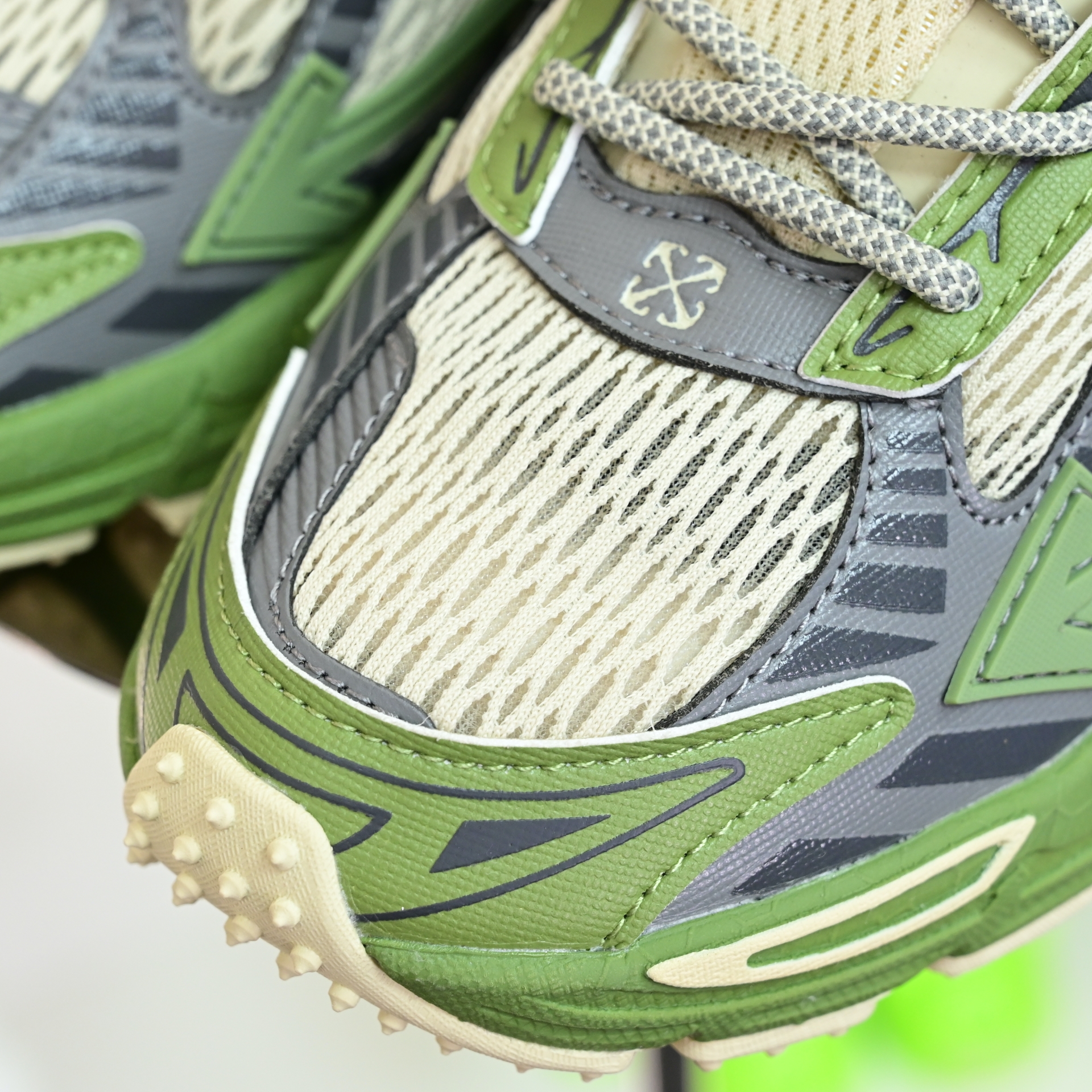 OFF-WHITE BE RIGHT BACK