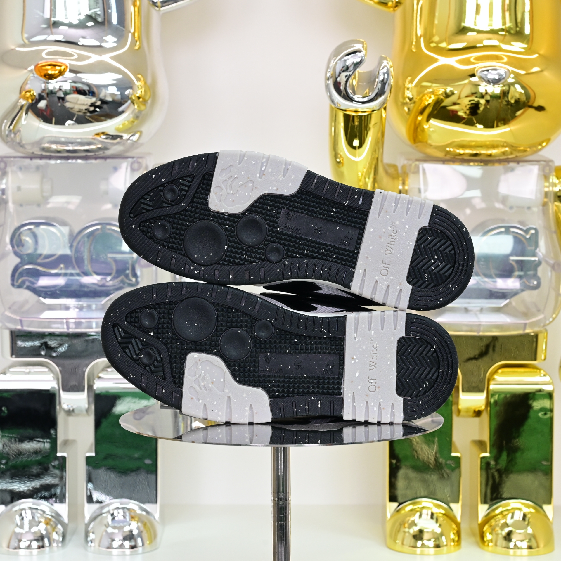 OFF-WHITE Out Of Offce