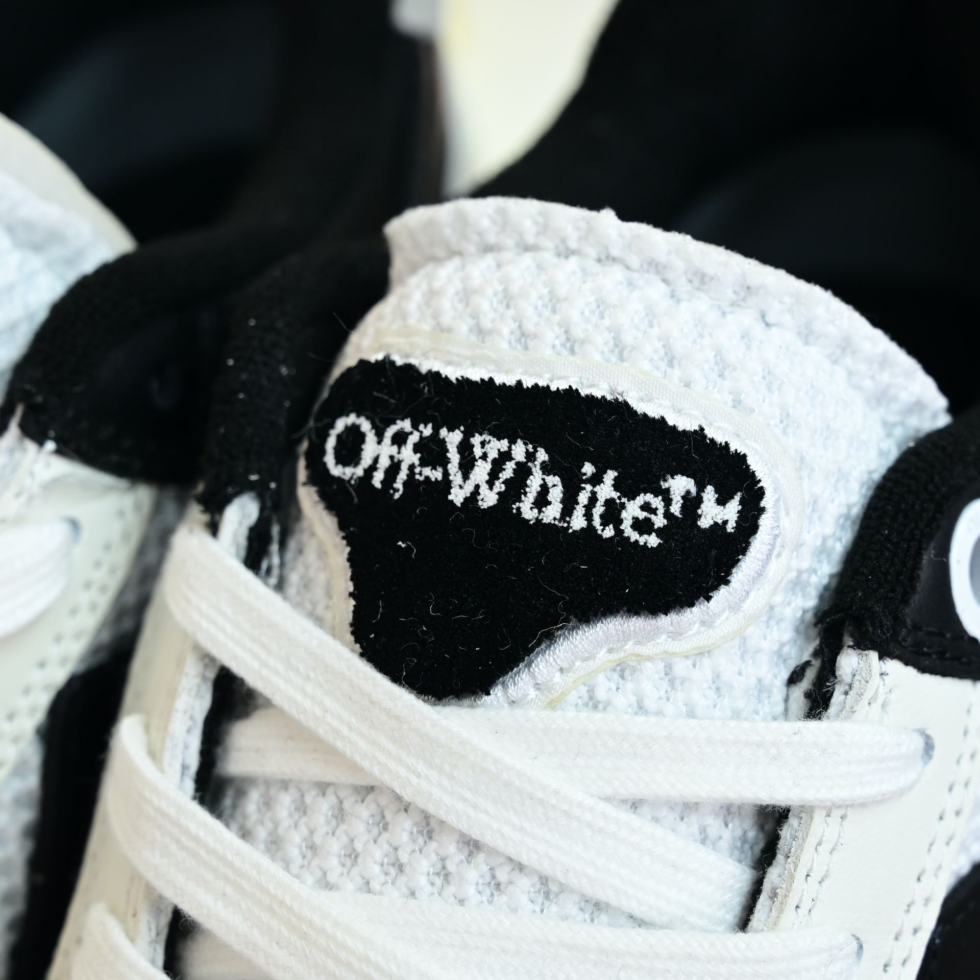 OFF-WHITE Out Of Offce