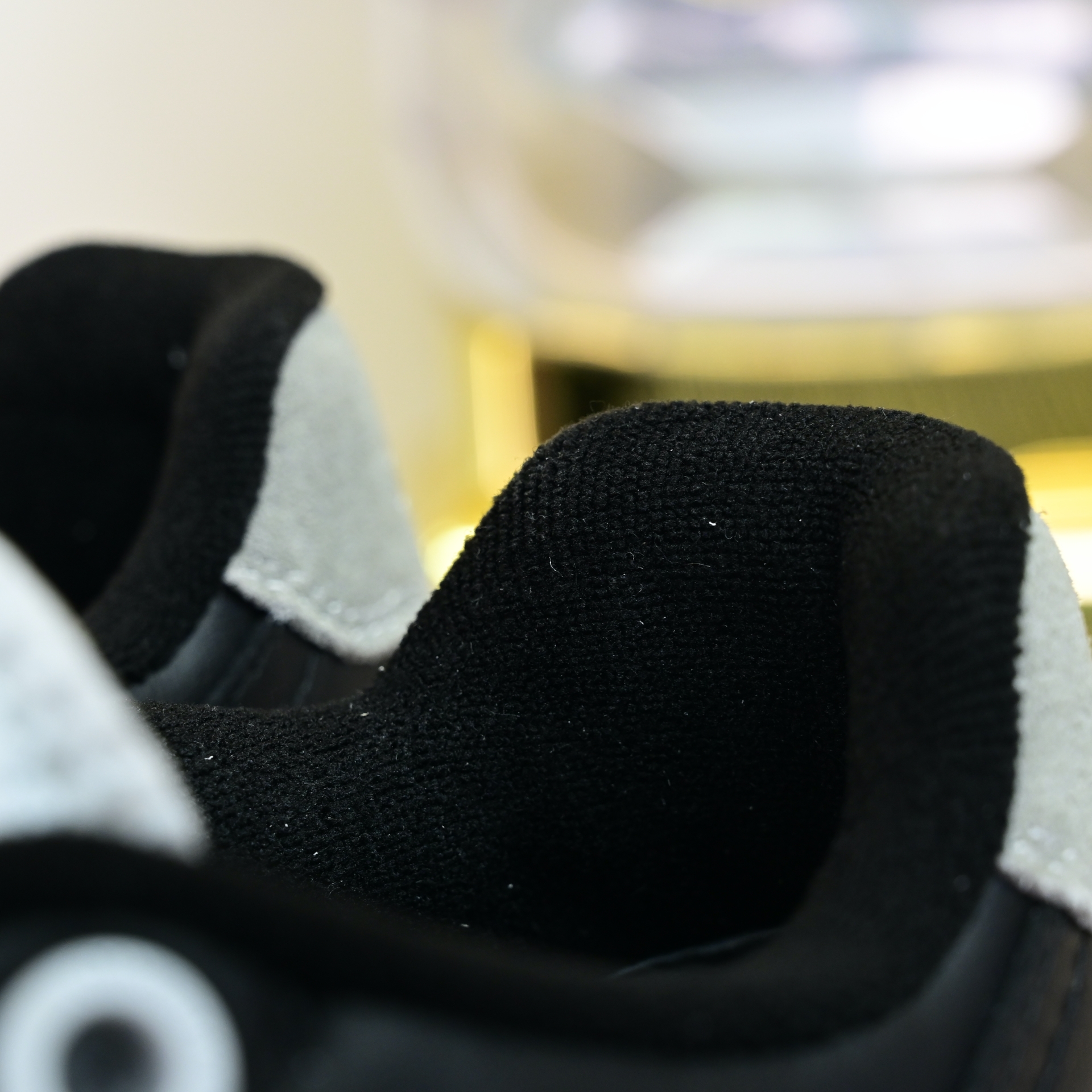 OFF-WHITE Out Of Offce