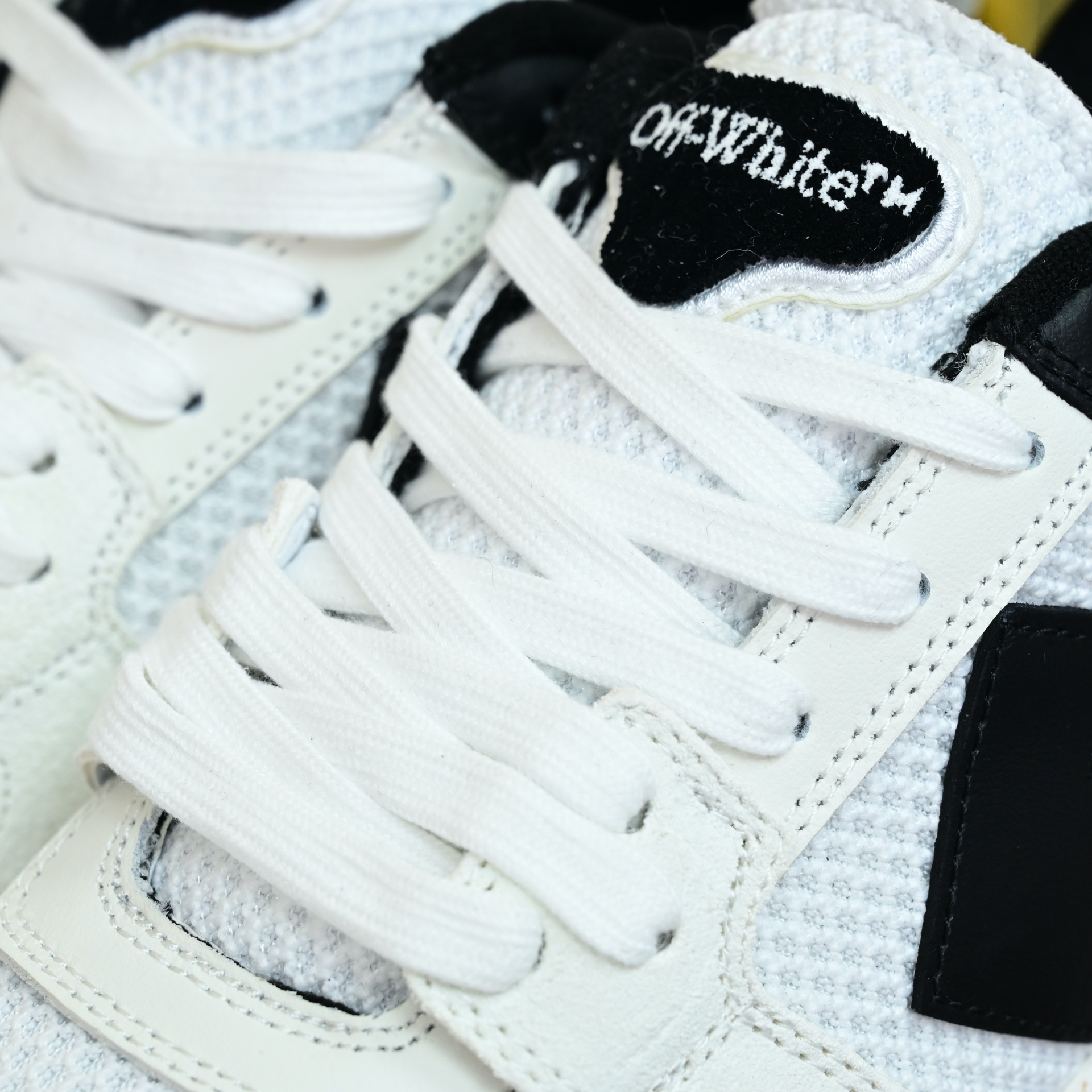 OFF-WHITE Out Of Offce