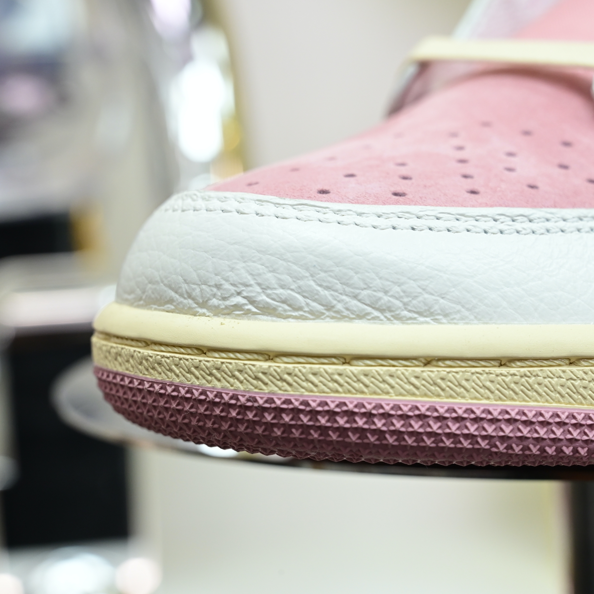 Travis Scott x Air Jordan 1  Low DM7866-100