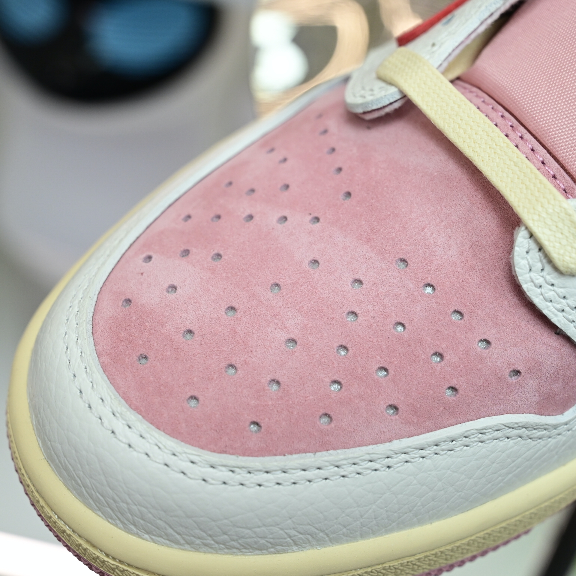 Travis Scott x Air Jordan 1  Low DM7866-100