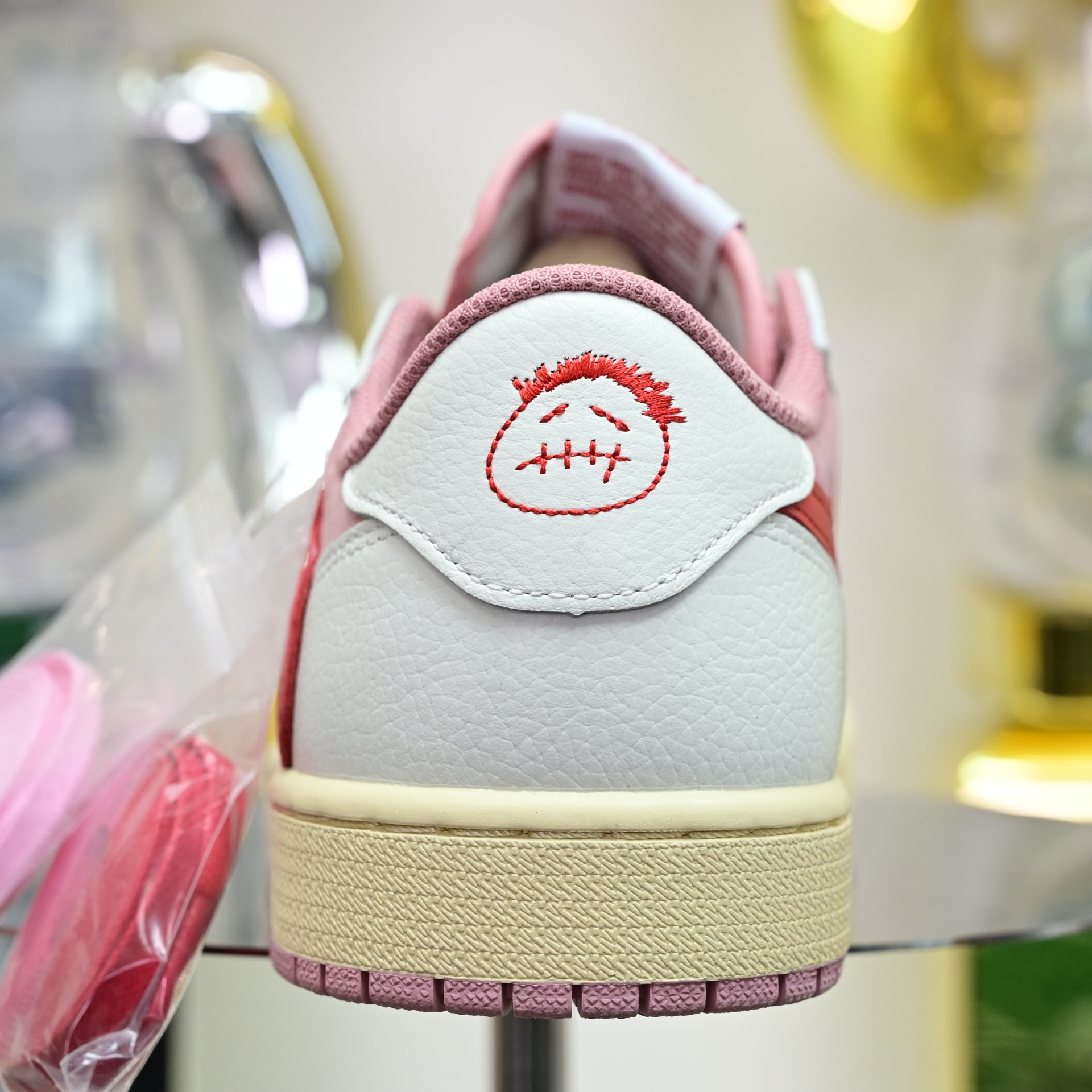 Travis Scott x Air Jordan 1  Low DM7866-100