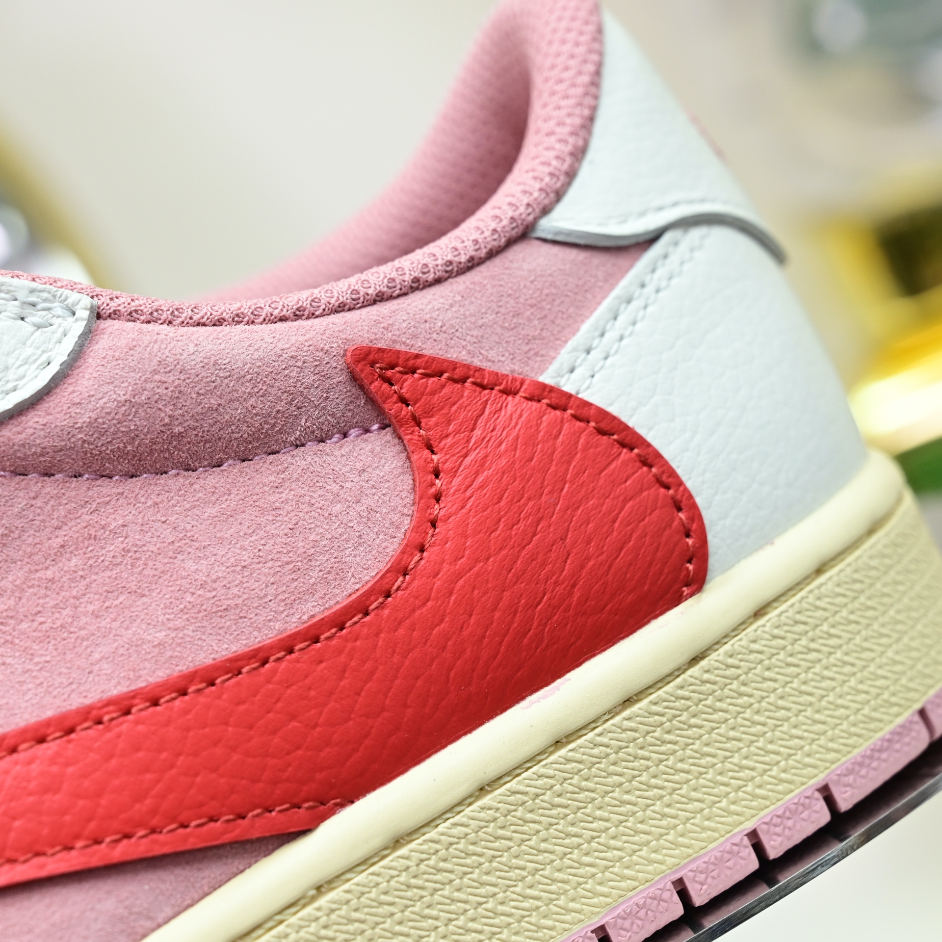 Travis Scott x Air Jordan 1  Low DM7866-100