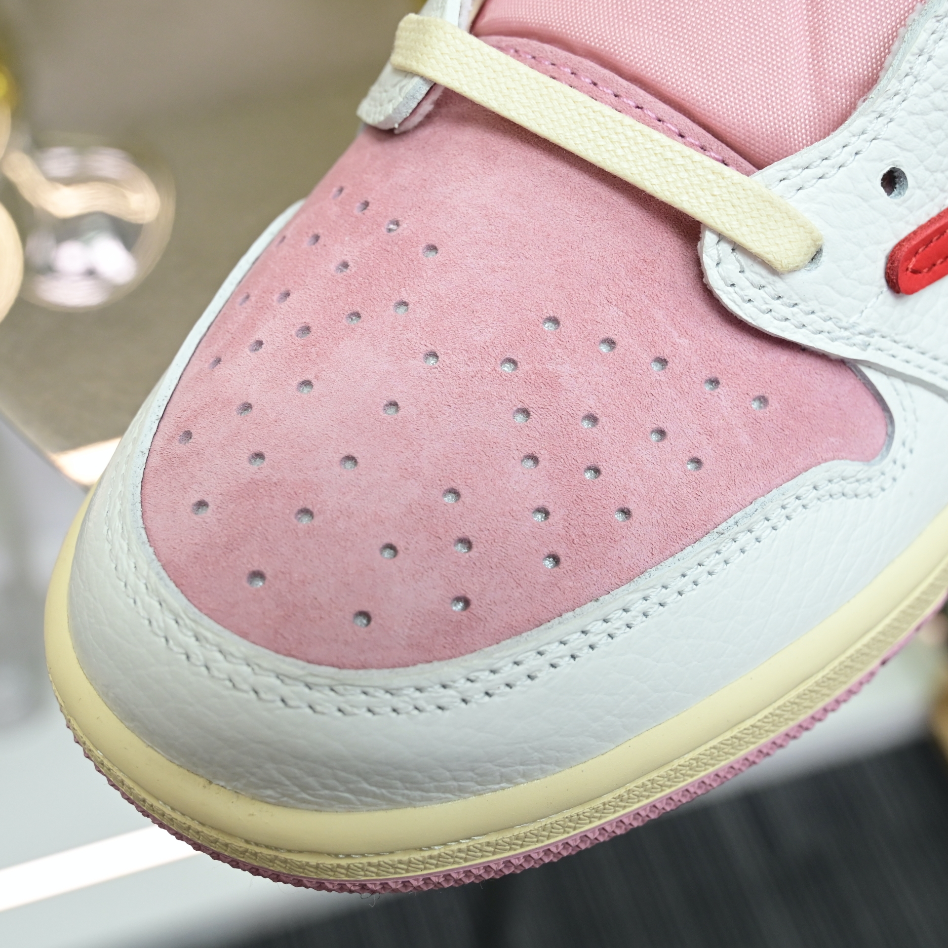 Travis Scott x Air Jordan 1  Low DM7866-100