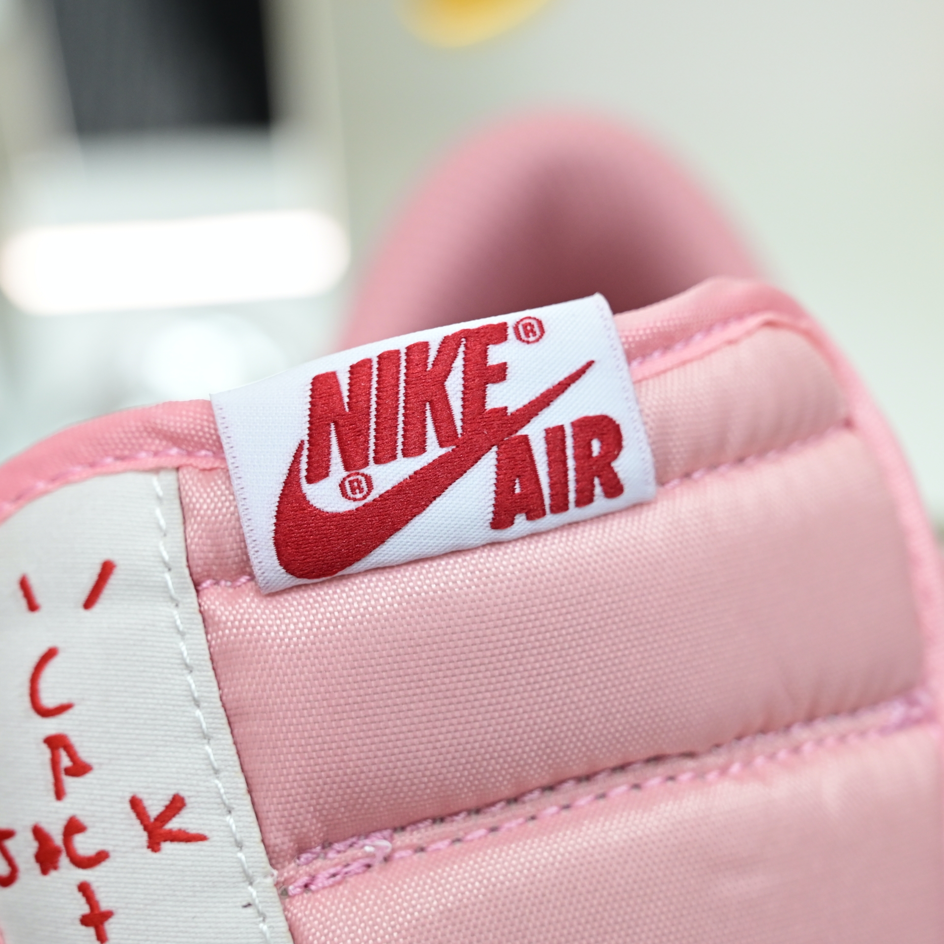 Travis Scott x Air Jordan 1  Low DM7866-100