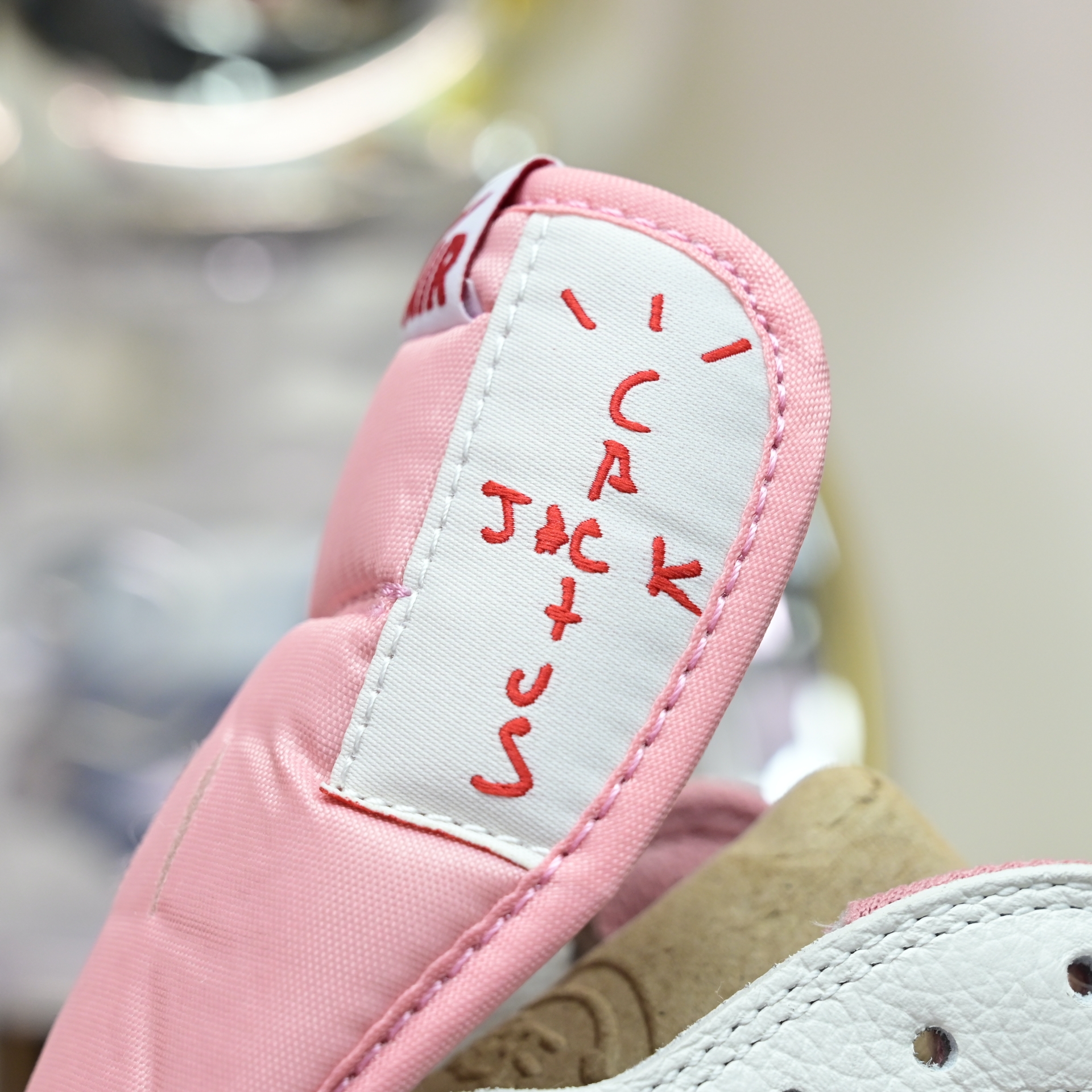 Travis Scott x Air Jordan 1  Low DM7866-100