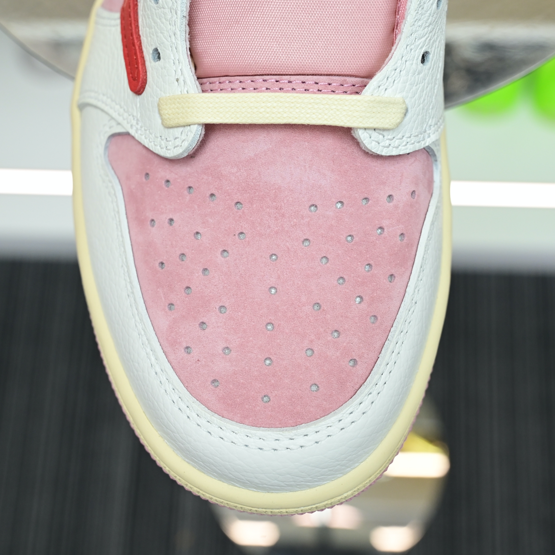 Travis Scott x Air Jordan 1  Low DM7866-100