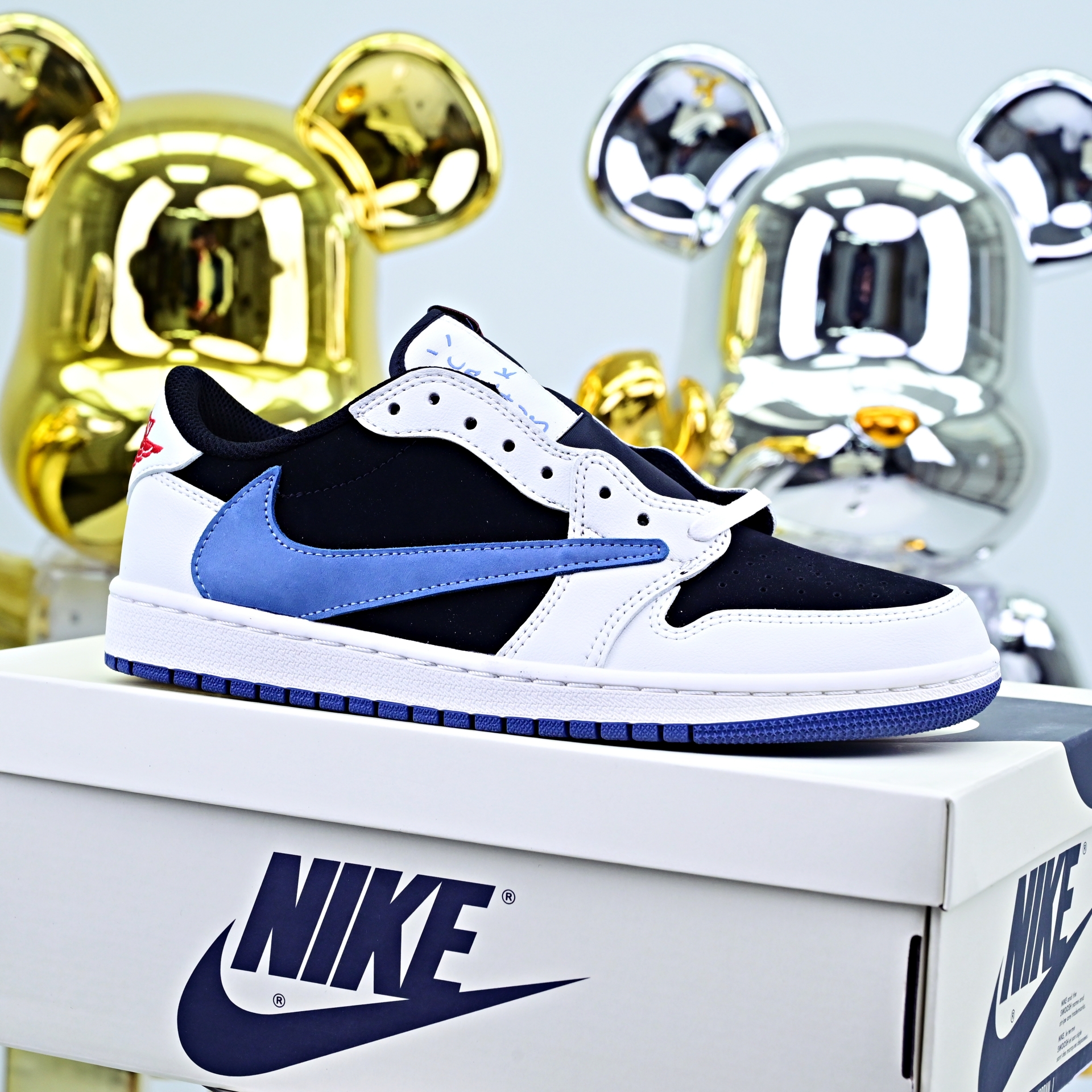 Travis Scott x Air Jordan 1  Low DM7866-040