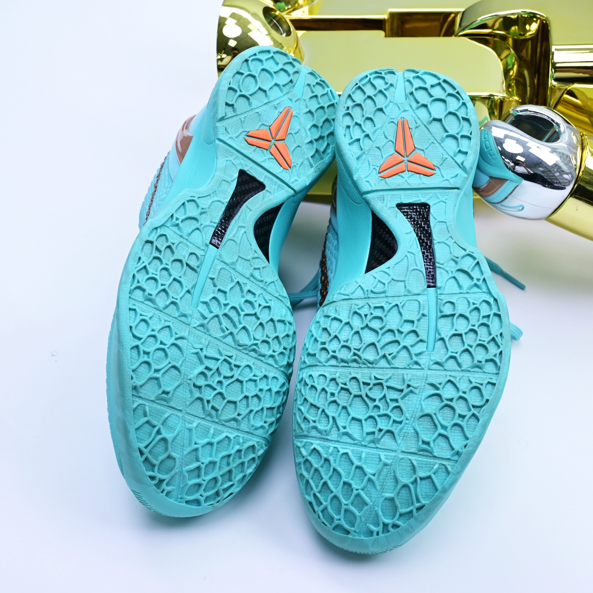 Jalen Brunson x Nike Zoom Kobe 6 Protro Statue of Liberty PE  IQ5774-300