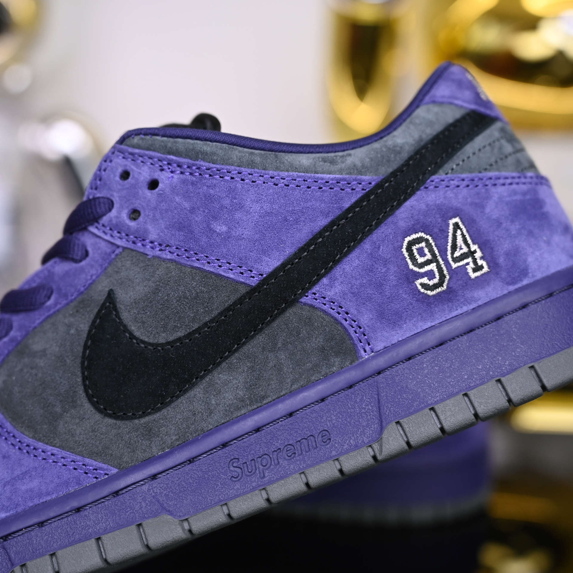 Supreme x Nike Dunk SB Dunk Low   HQ8487-500