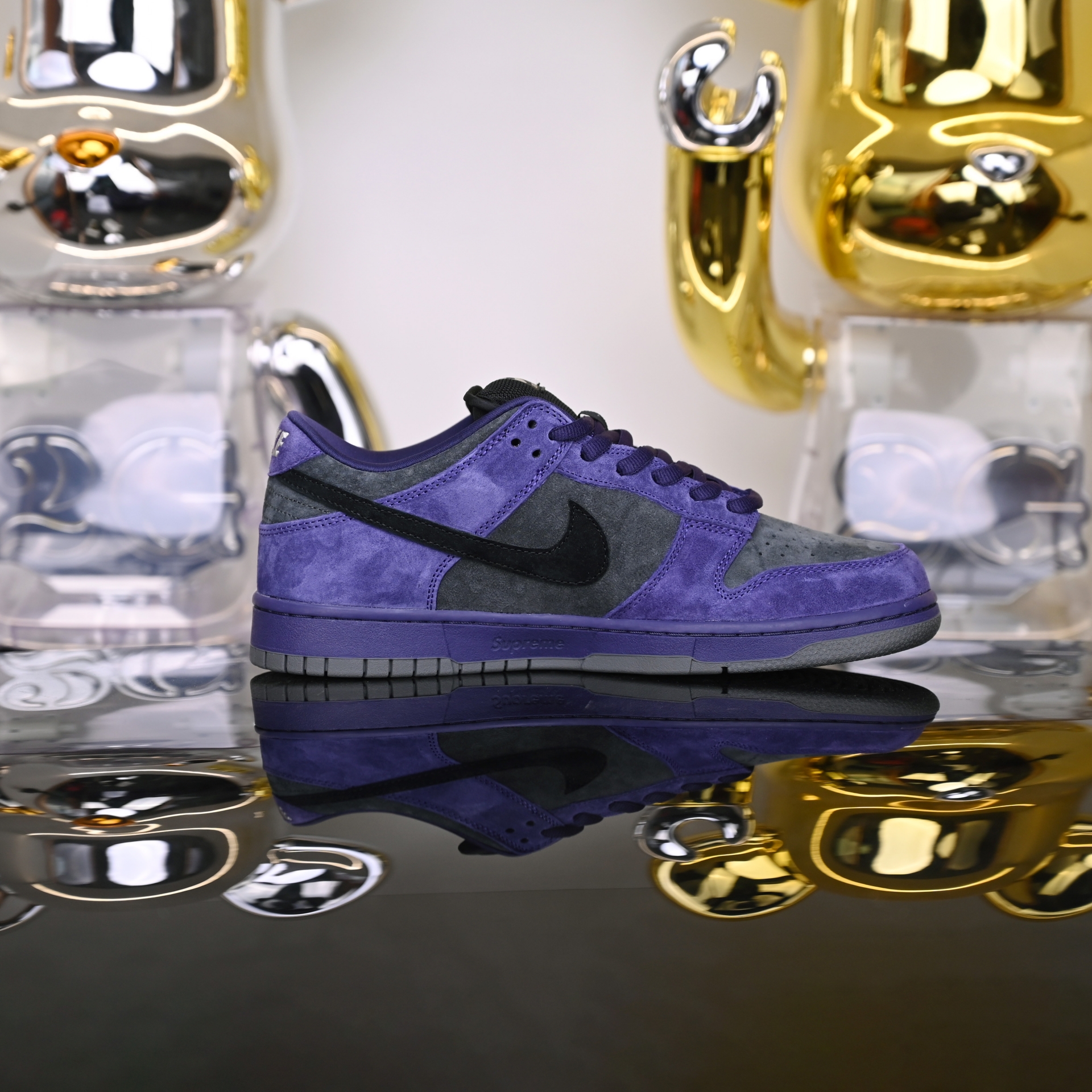 Supreme x Nike Dunk SB Dunk Low   HQ8487-500