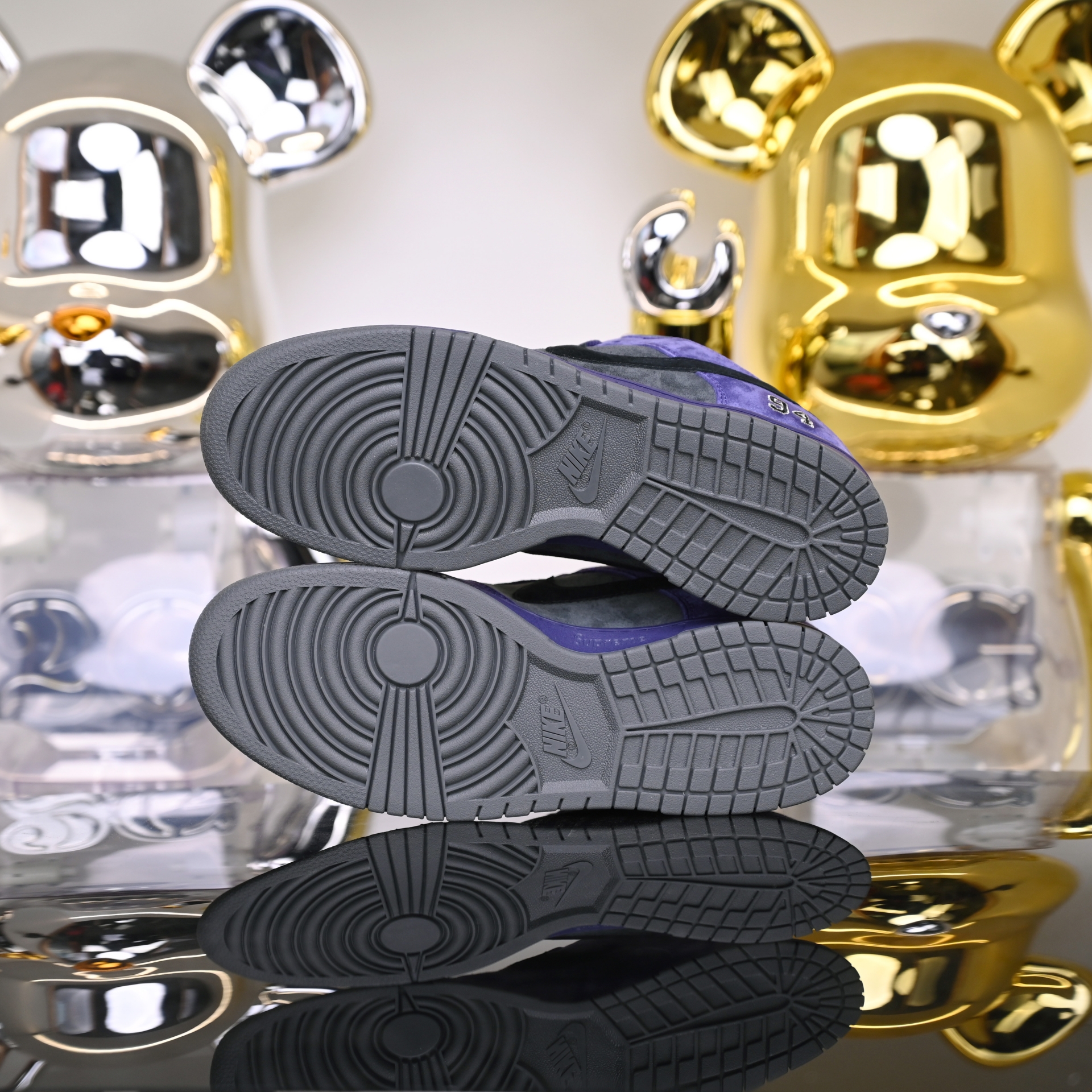 Supreme x Nike Dunk SB Dunk Low   HQ8487-500