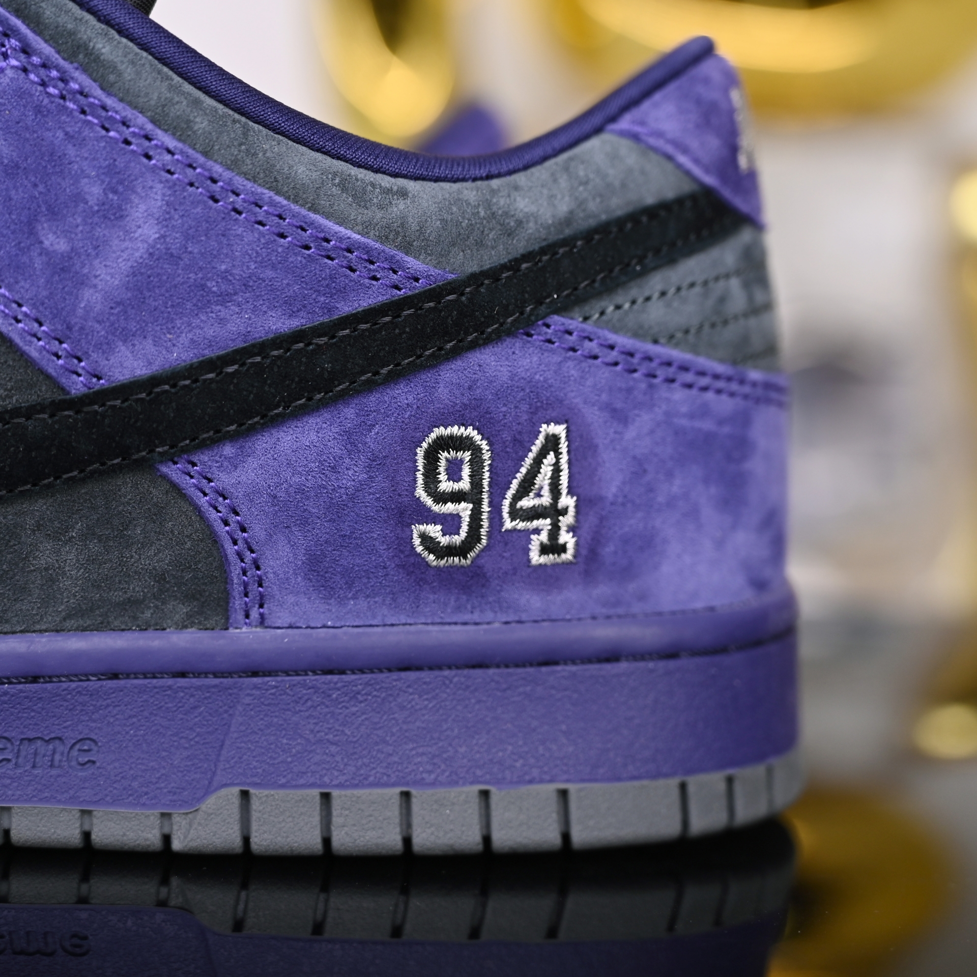 Supreme x Nike Dunk SB Dunk Low   HQ8487-500